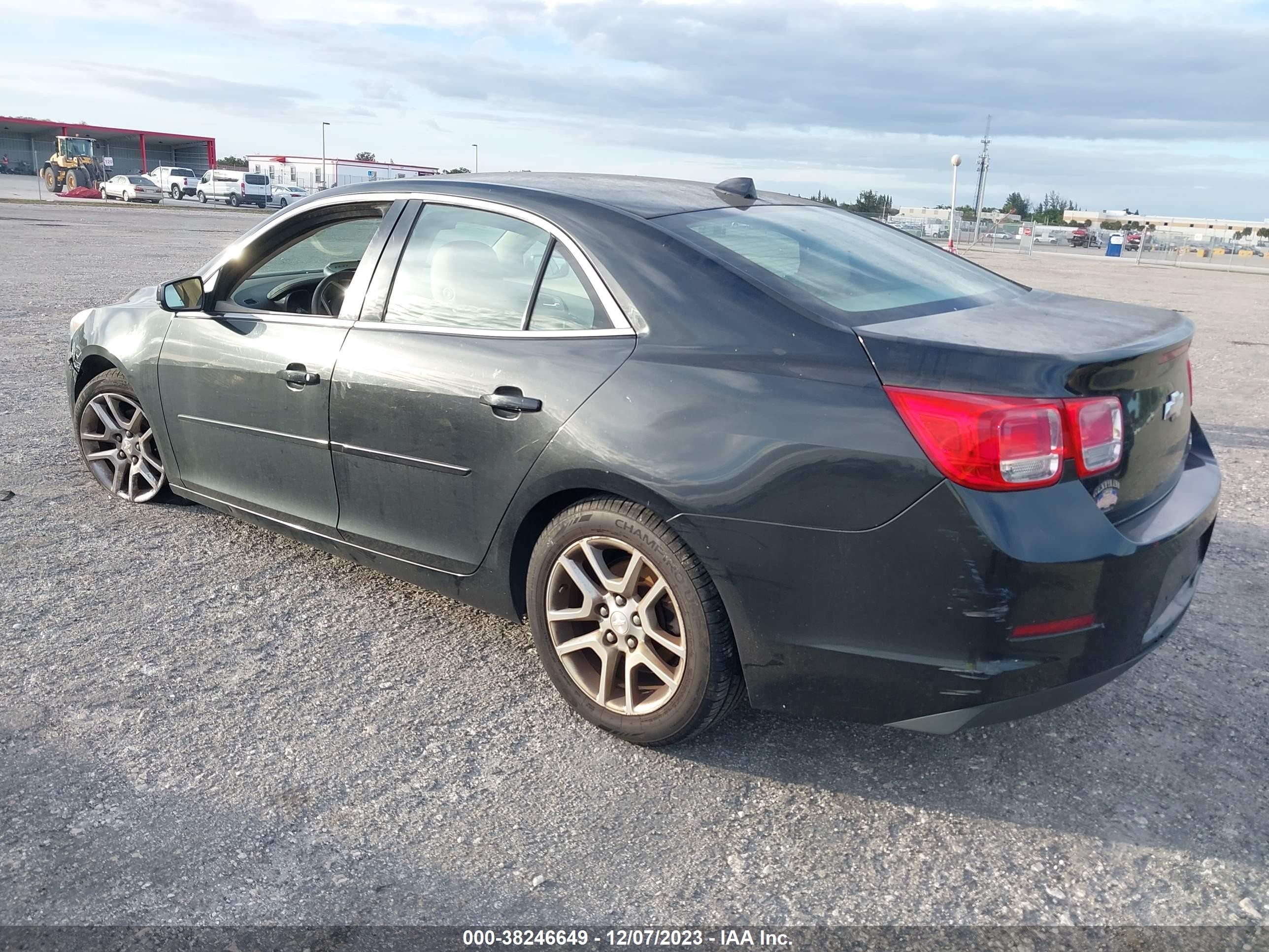 Photo 2 VIN: 1G11C5SA3DF249967 - CHEVROLET MALIBU 