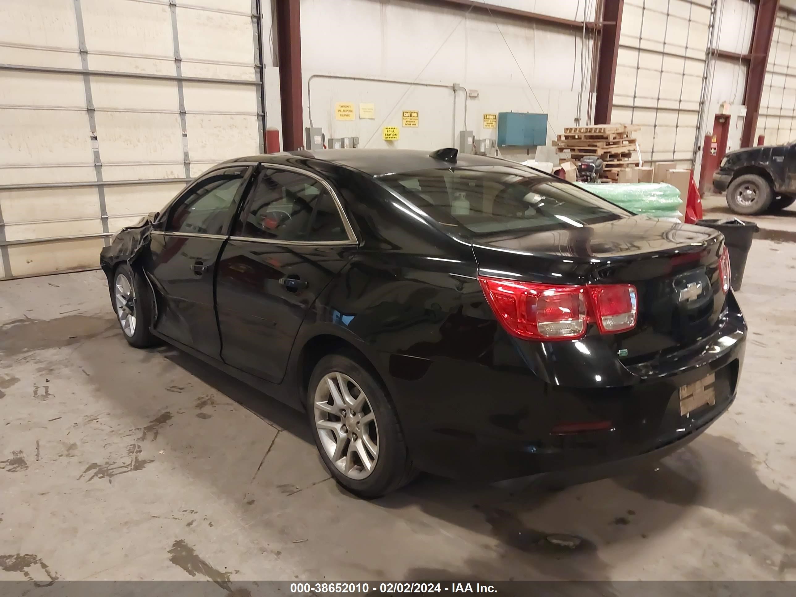 Photo 2 VIN: 1G11C5SA3GU102631 - CHEVROLET MALIBU 