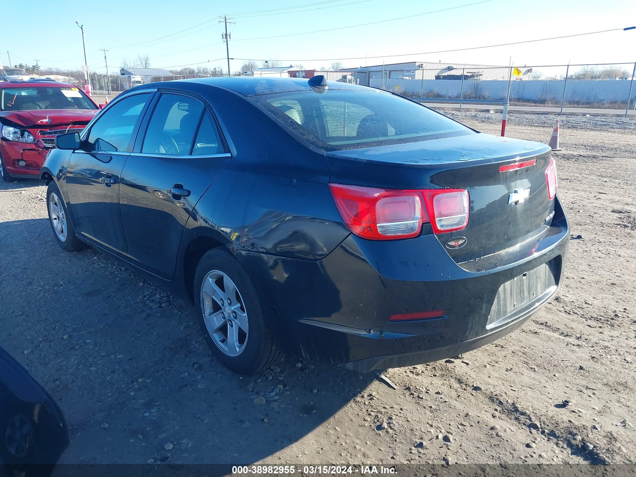 Photo 2 VIN: 1G11C5SA4DF158111 - CHEVROLET MALIBU 