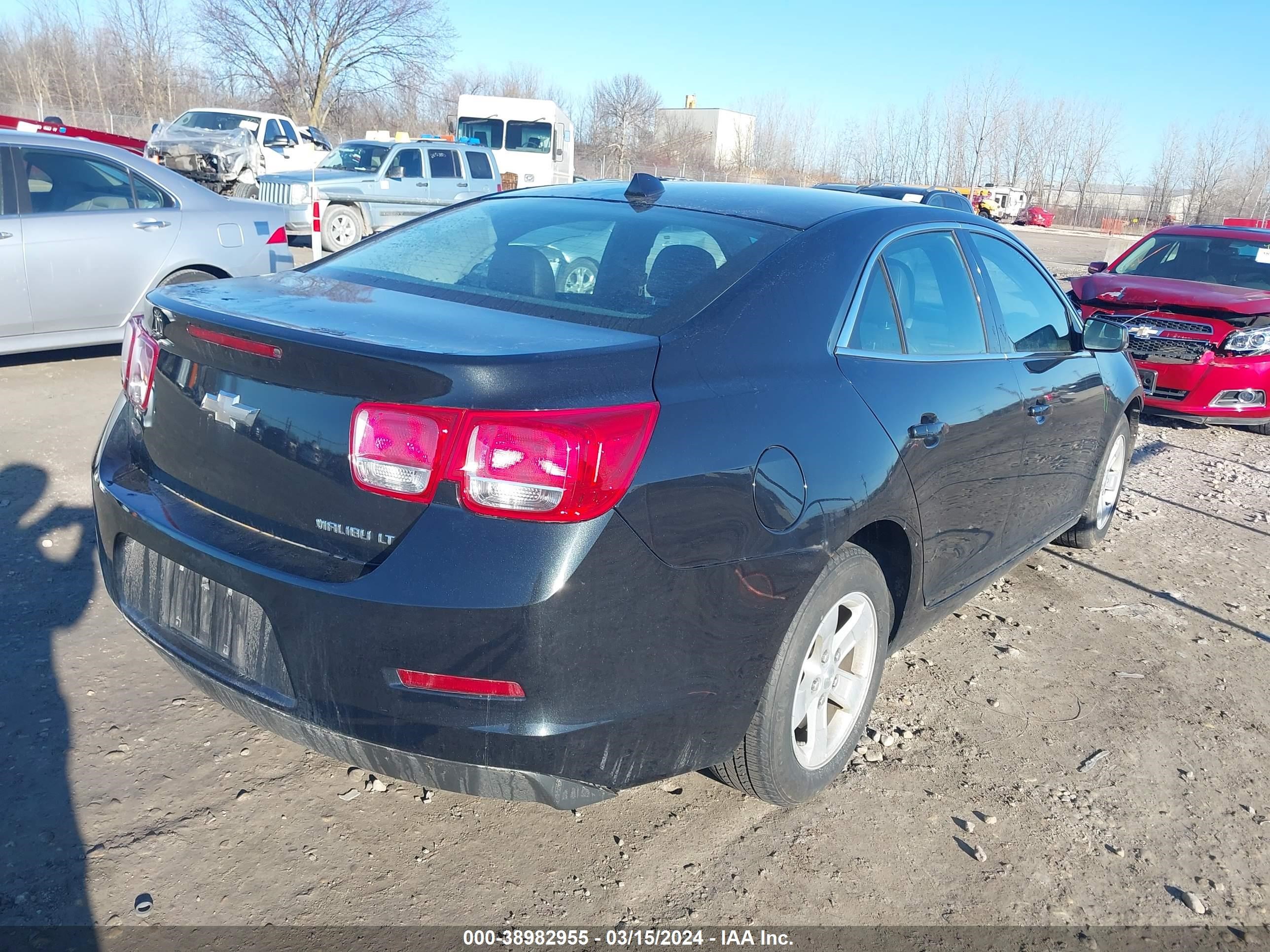 Photo 3 VIN: 1G11C5SA4DF158111 - CHEVROLET MALIBU 