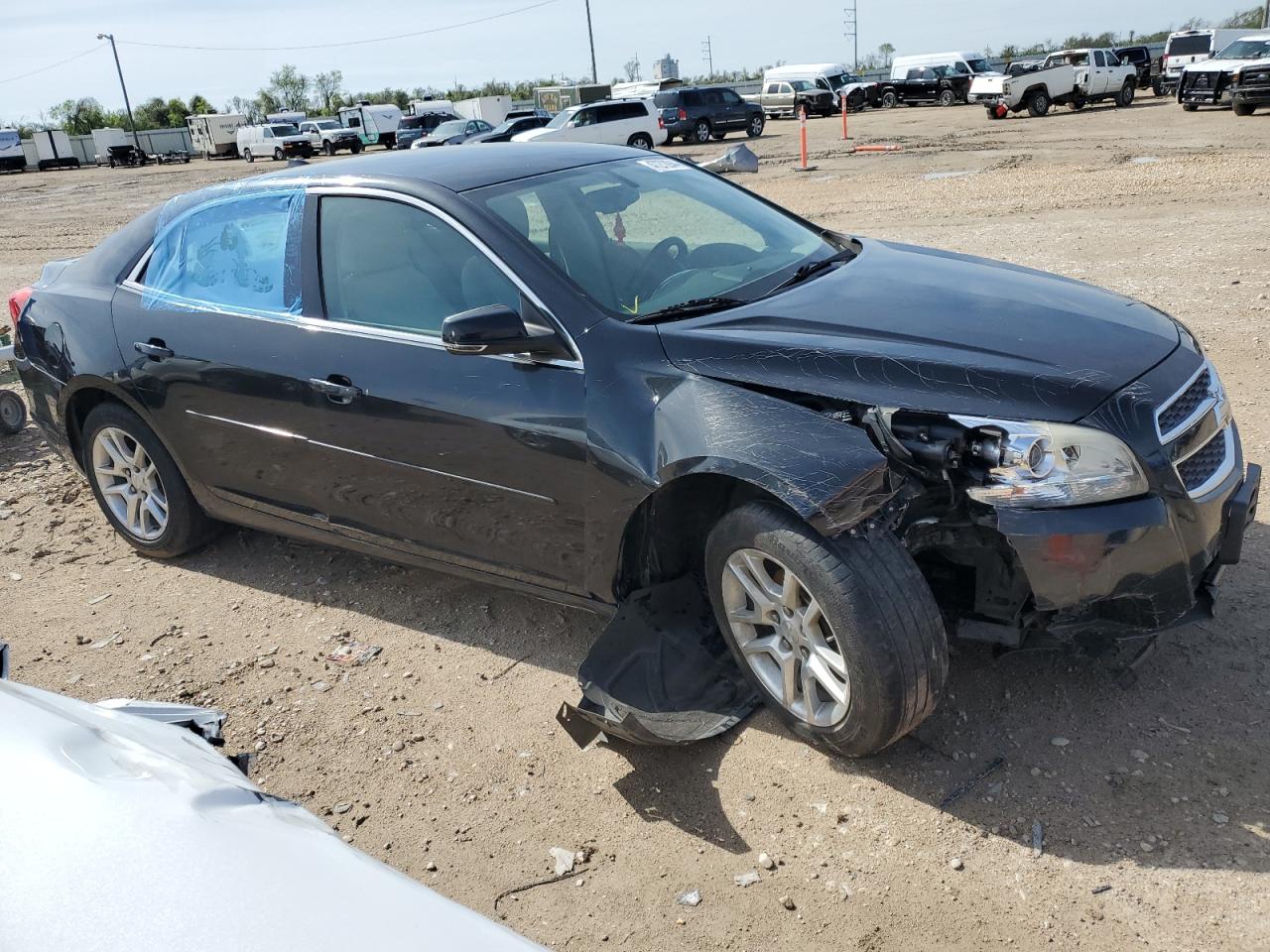 Photo 3 VIN: 1G11C5SA4DF265787 - CHEVROLET MALIBU 