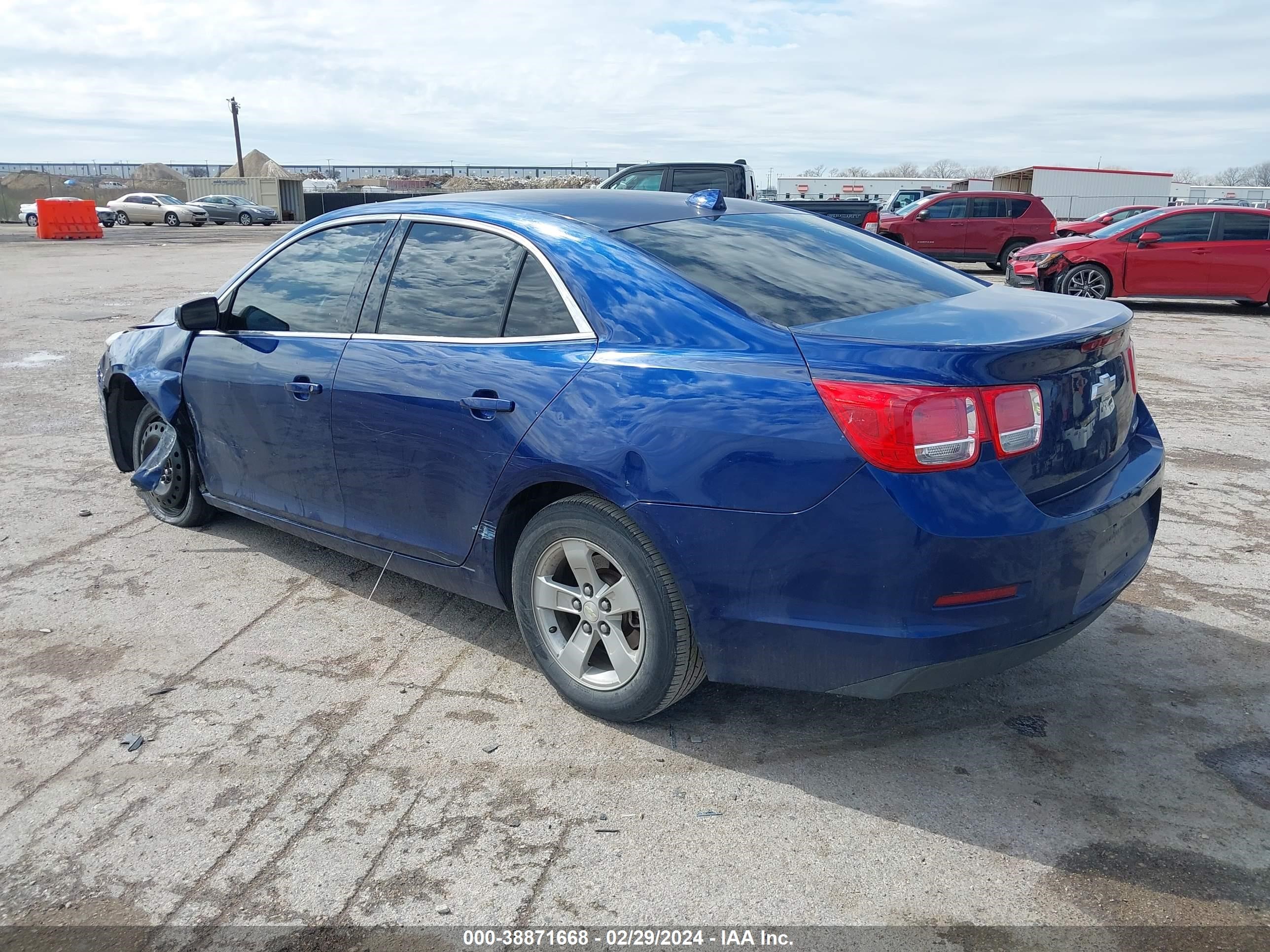 Photo 2 VIN: 1G11C5SA4DU130854 - CHEVROLET MALIBU 