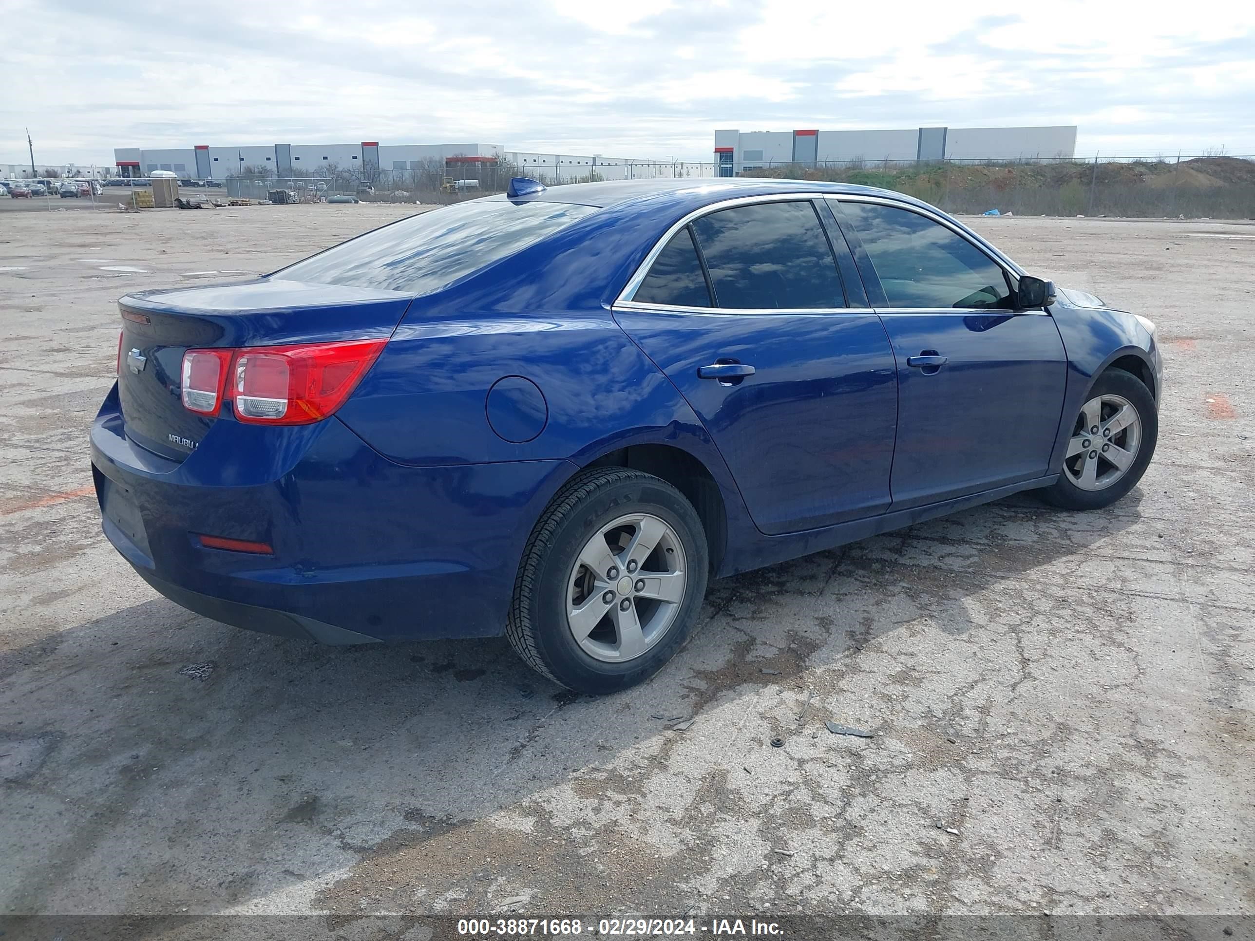 Photo 3 VIN: 1G11C5SA4DU130854 - CHEVROLET MALIBU 