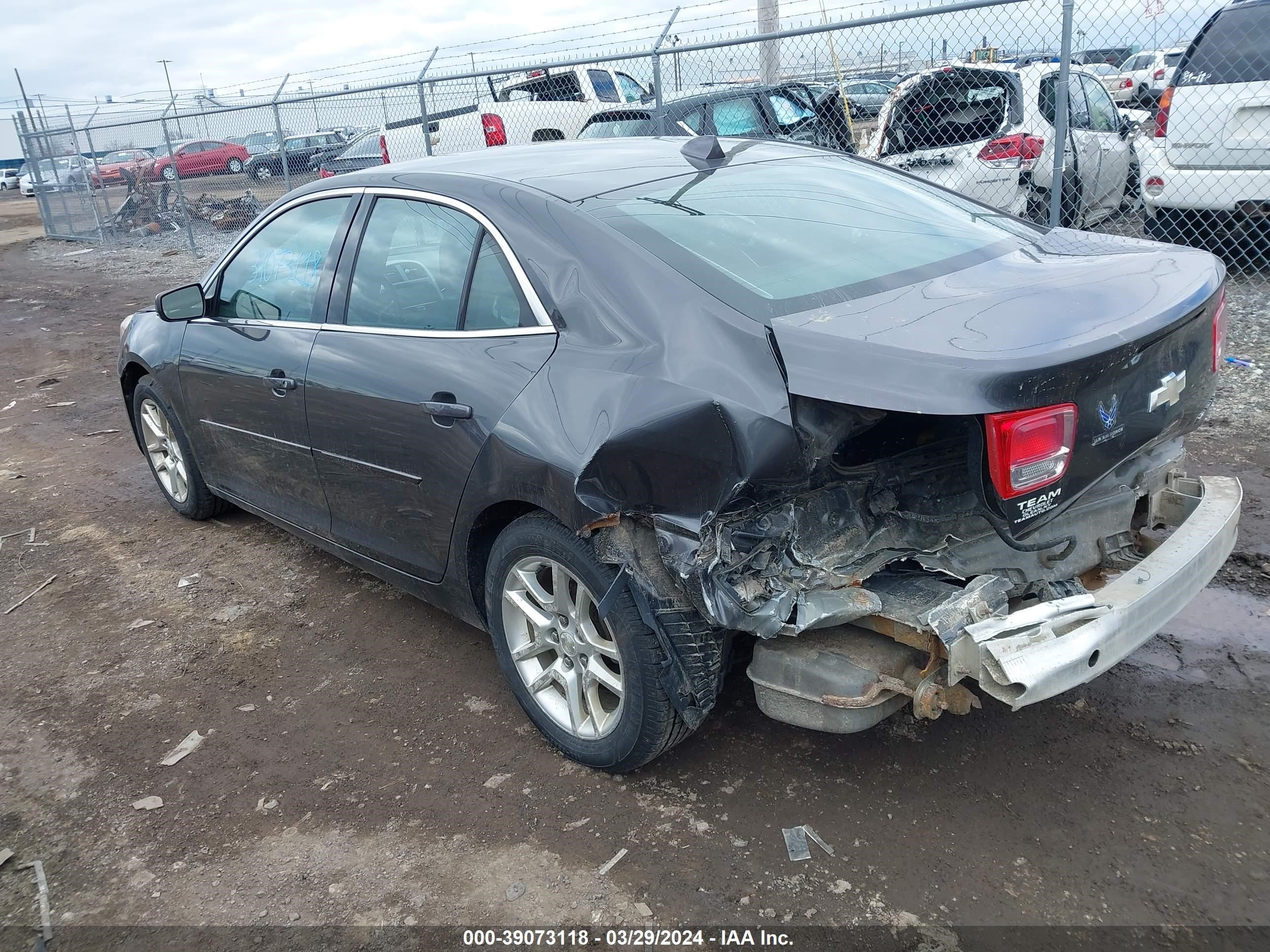 Photo 2 VIN: 1G11C5SA5DF136215 - CHEVROLET MALIBU 