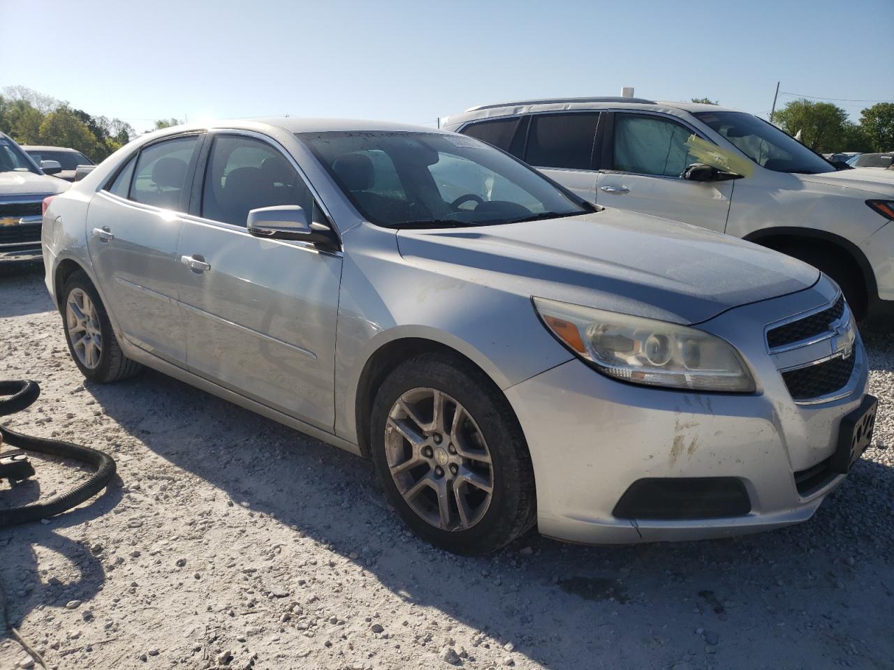 Photo 3 VIN: 1G11C5SA7DF147586 - CHEVROLET MALIBU 