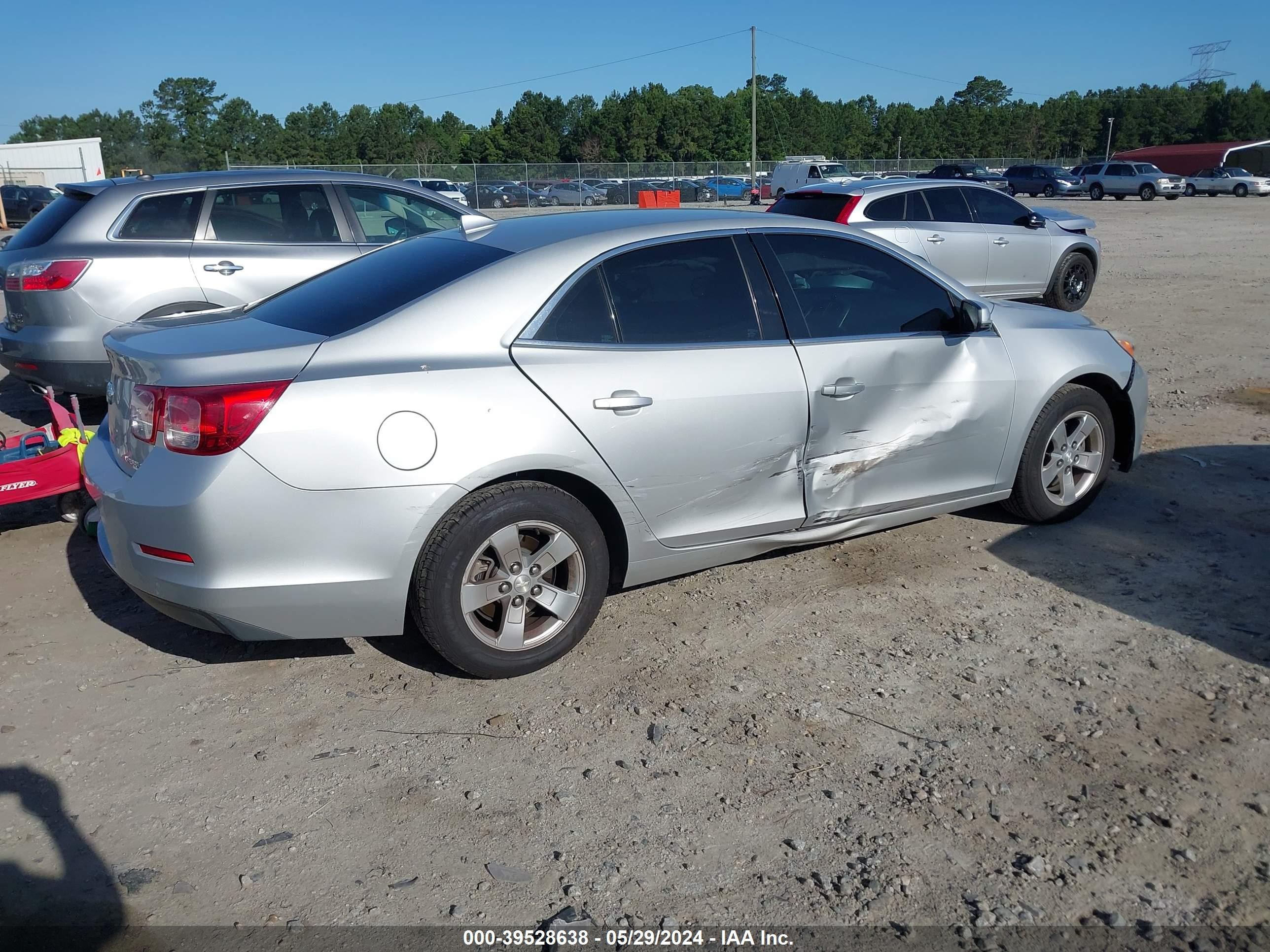 Photo 3 VIN: 1G11C5SA9DF204211 - CHEVROLET MALIBU 