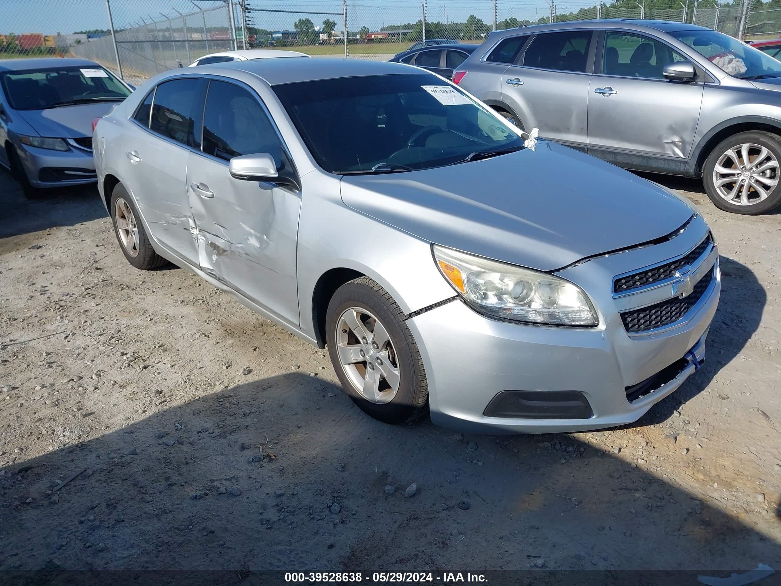 Photo 5 VIN: 1G11C5SA9DF204211 - CHEVROLET MALIBU 