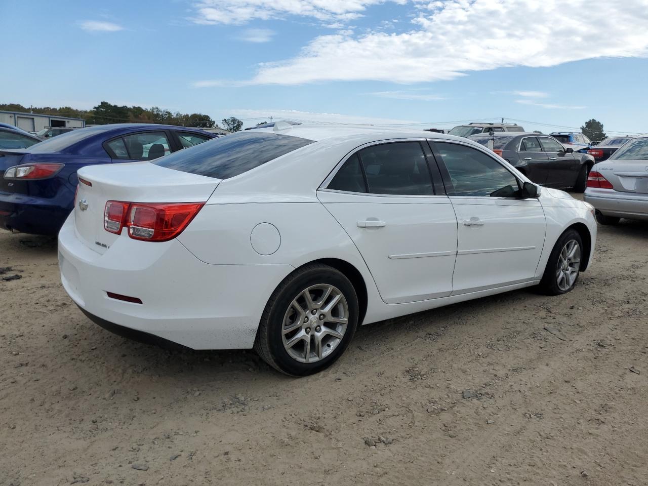 Photo 2 VIN: 1G11C5SA9DF302591 - CHEVROLET MALIBU 