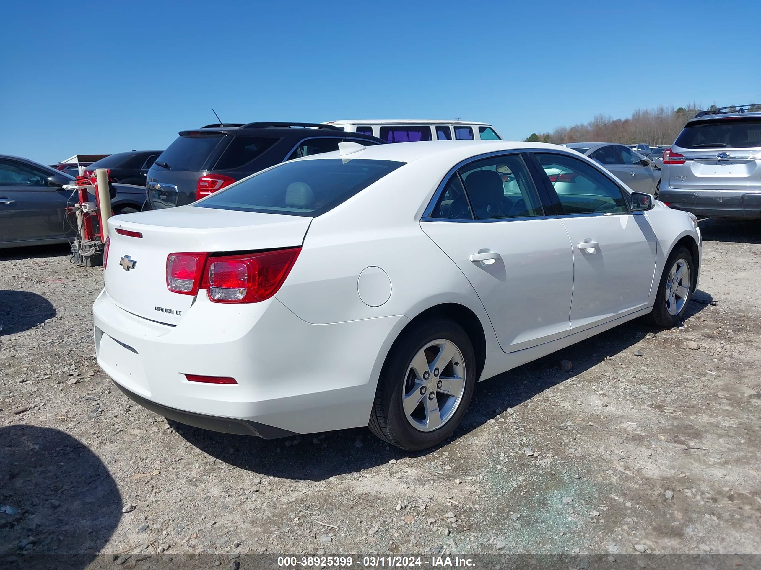 Photo 3 VIN: 1G11C5SA9GF157363 - CHEVROLET MALIBU 