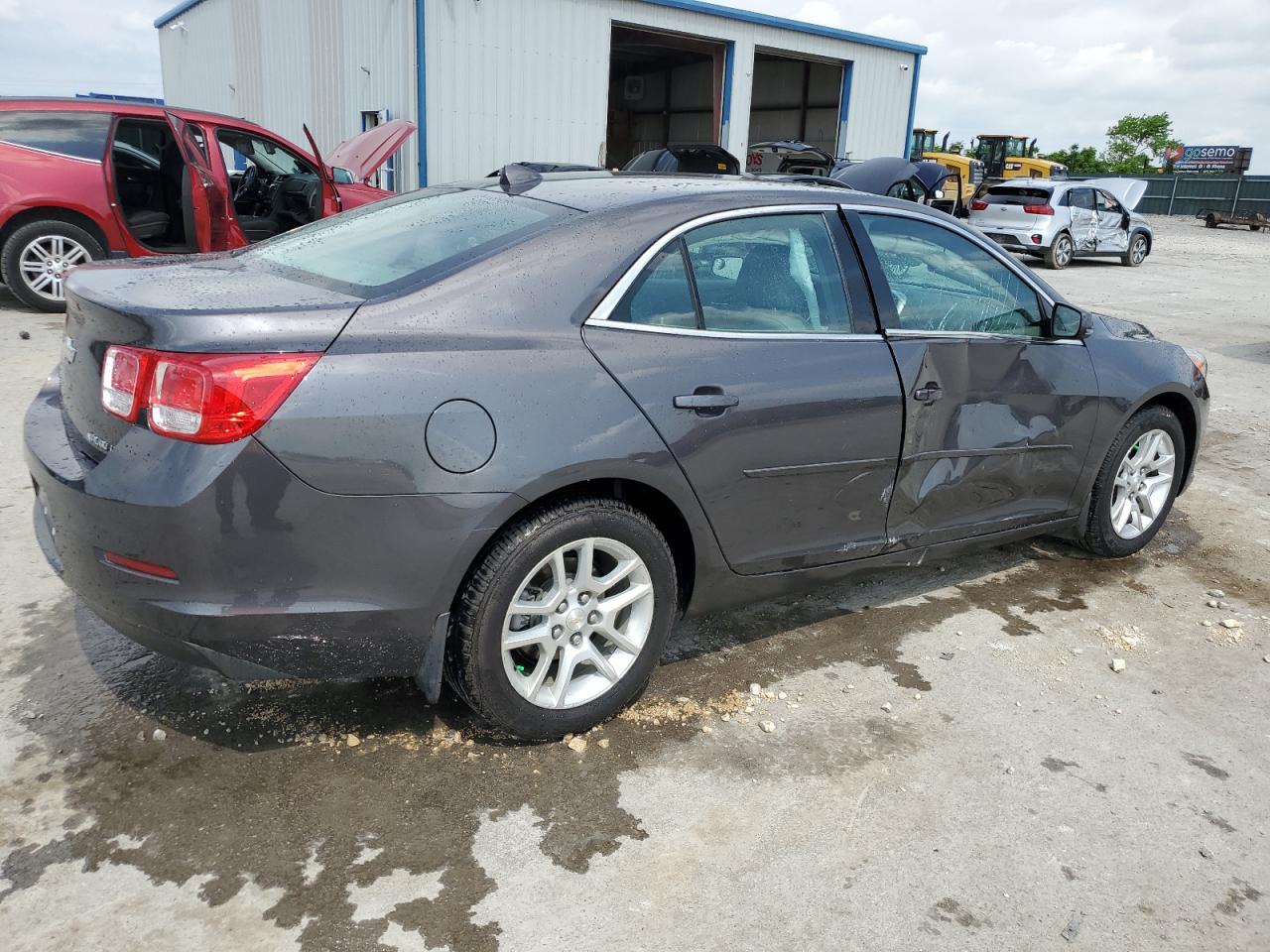 Photo 2 VIN: 1G11C5SAXDF255569 - CHEVROLET MALIBU 