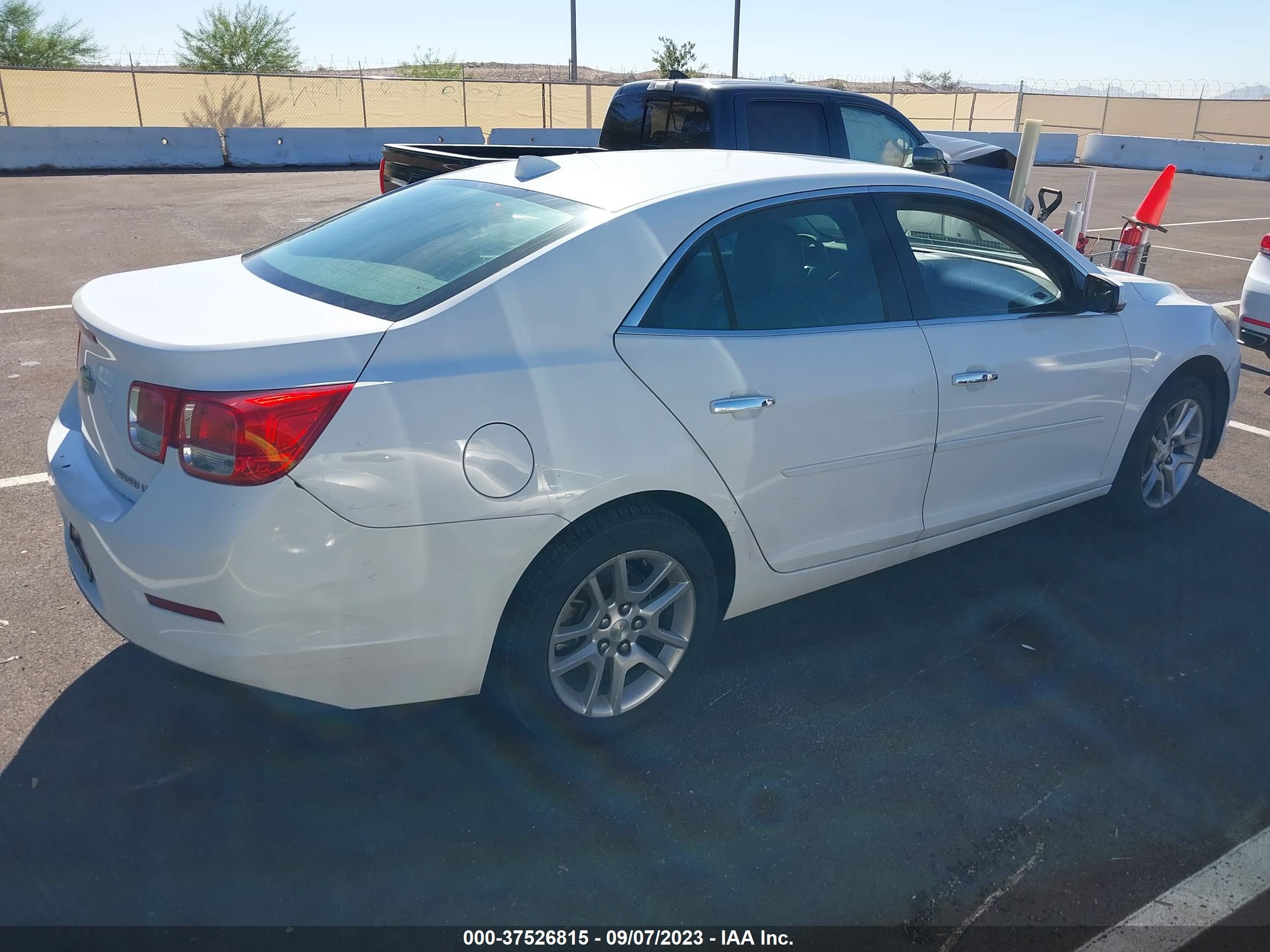 Photo 3 VIN: 1G11C5SAXDF323496 - CHEVROLET MALIBU 