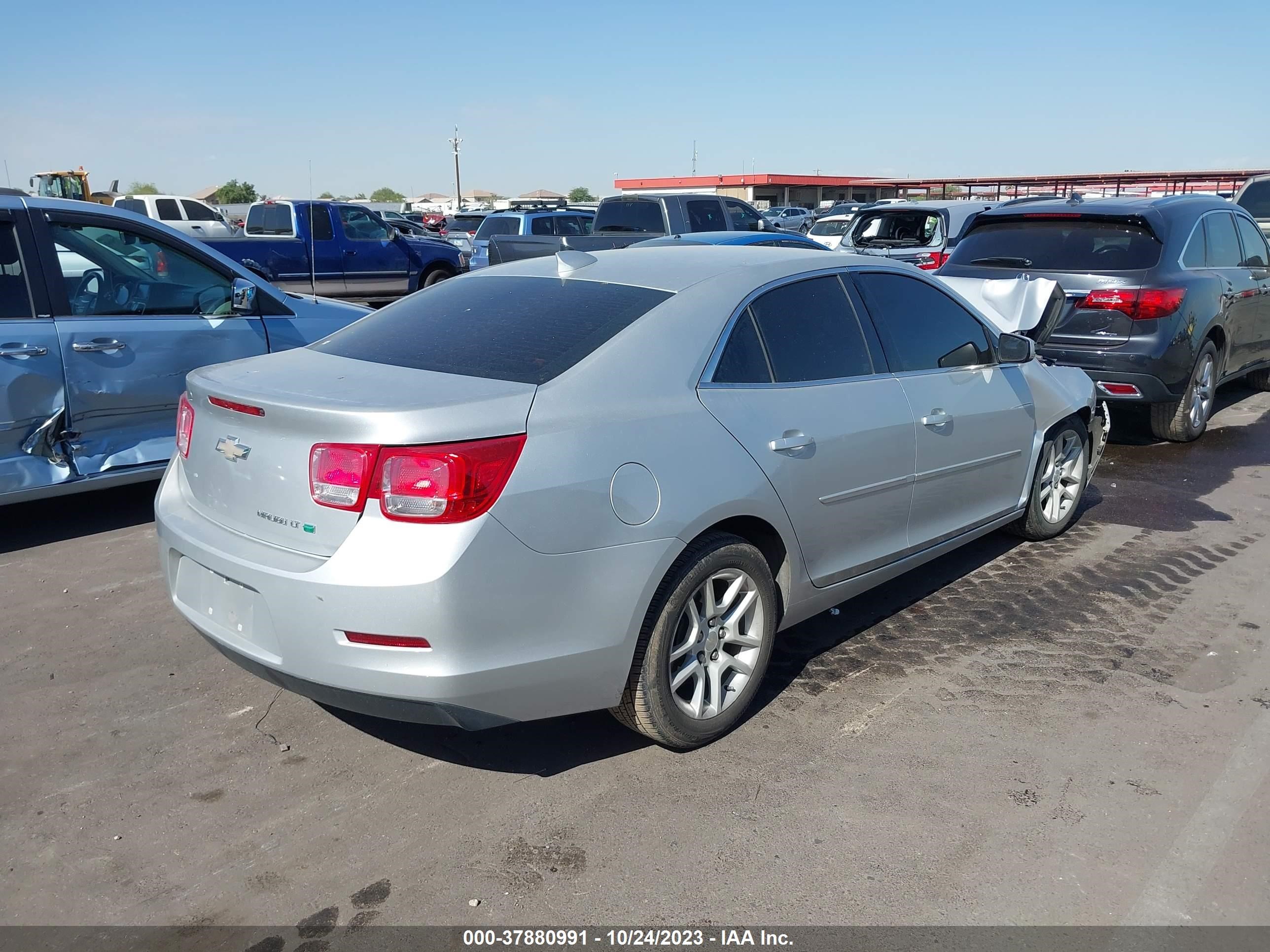 Photo 3 VIN: 1G11C5SL0FF281750 - CHEVROLET MALIBU 