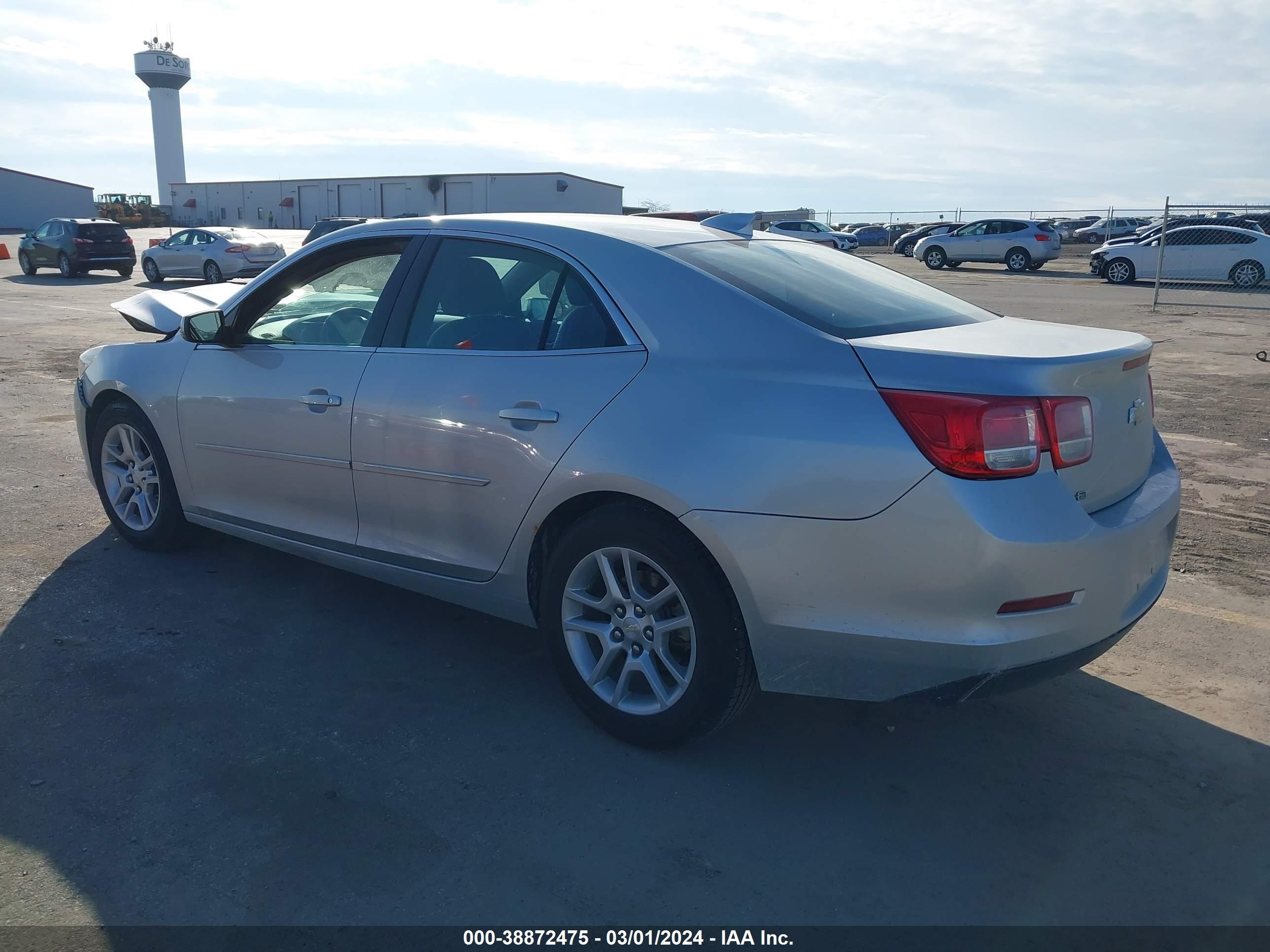 Photo 2 VIN: 1G11C5SL0FF353949 - CHEVROLET MALIBU 