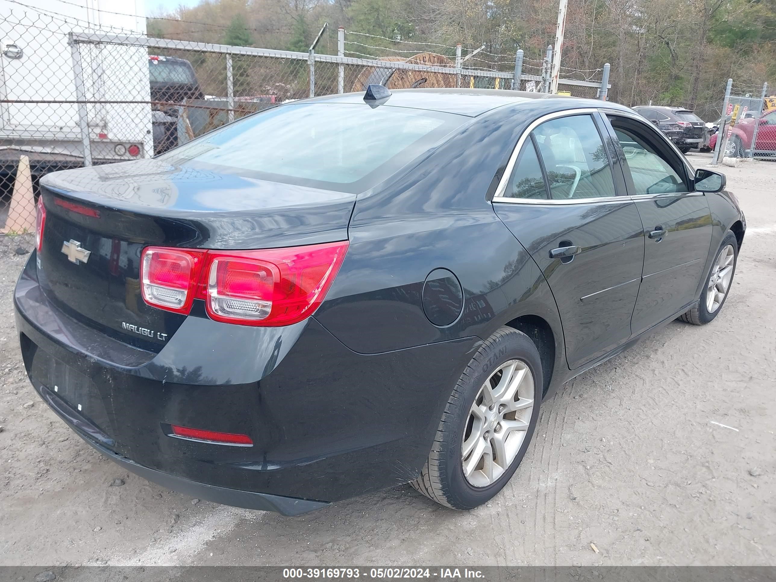 Photo 3 VIN: 1G11C5SL1EF180635 - CHEVROLET MALIBU 