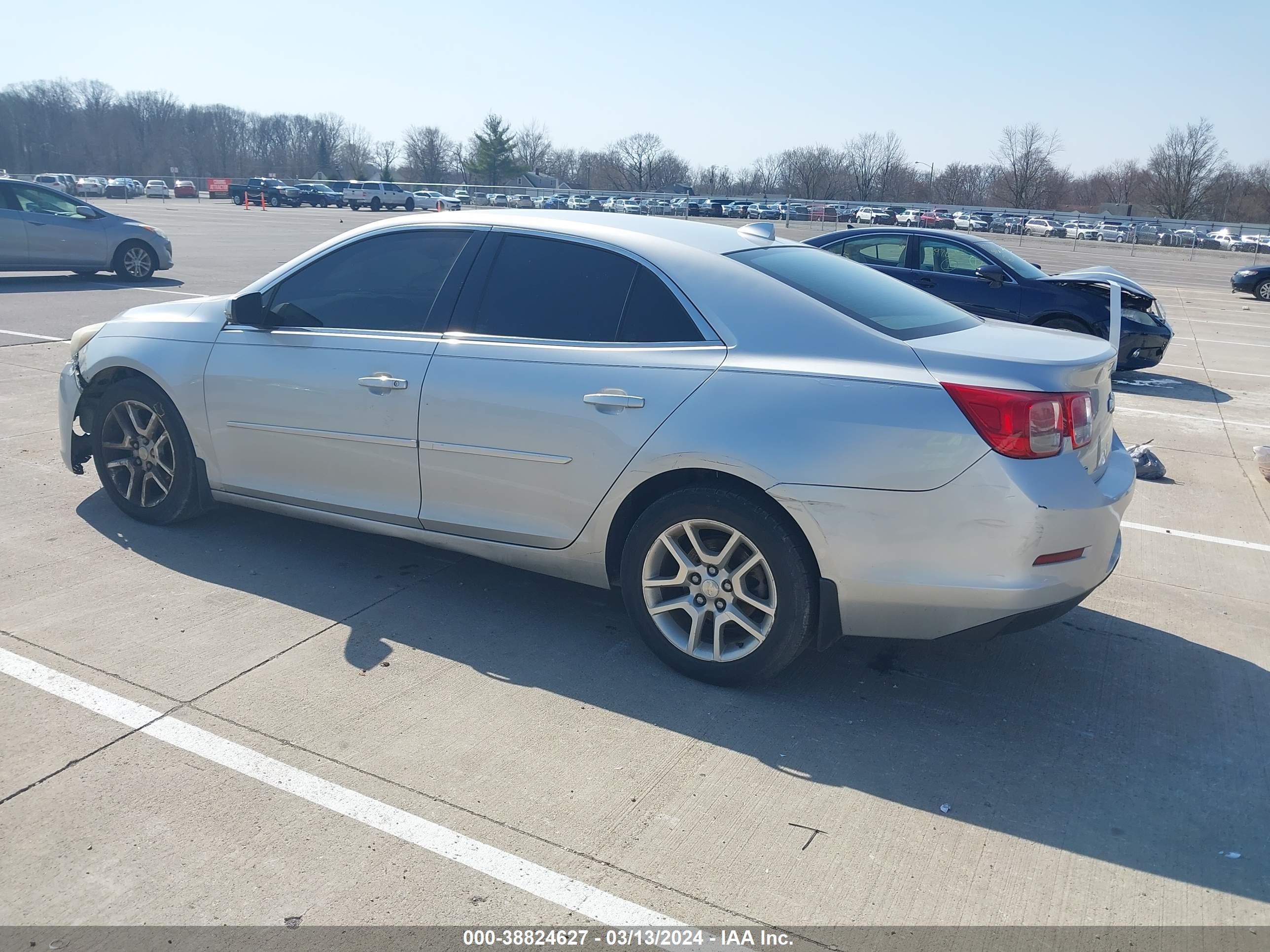 Photo 2 VIN: 1G11C5SL1EF270805 - CHEVROLET MALIBU 