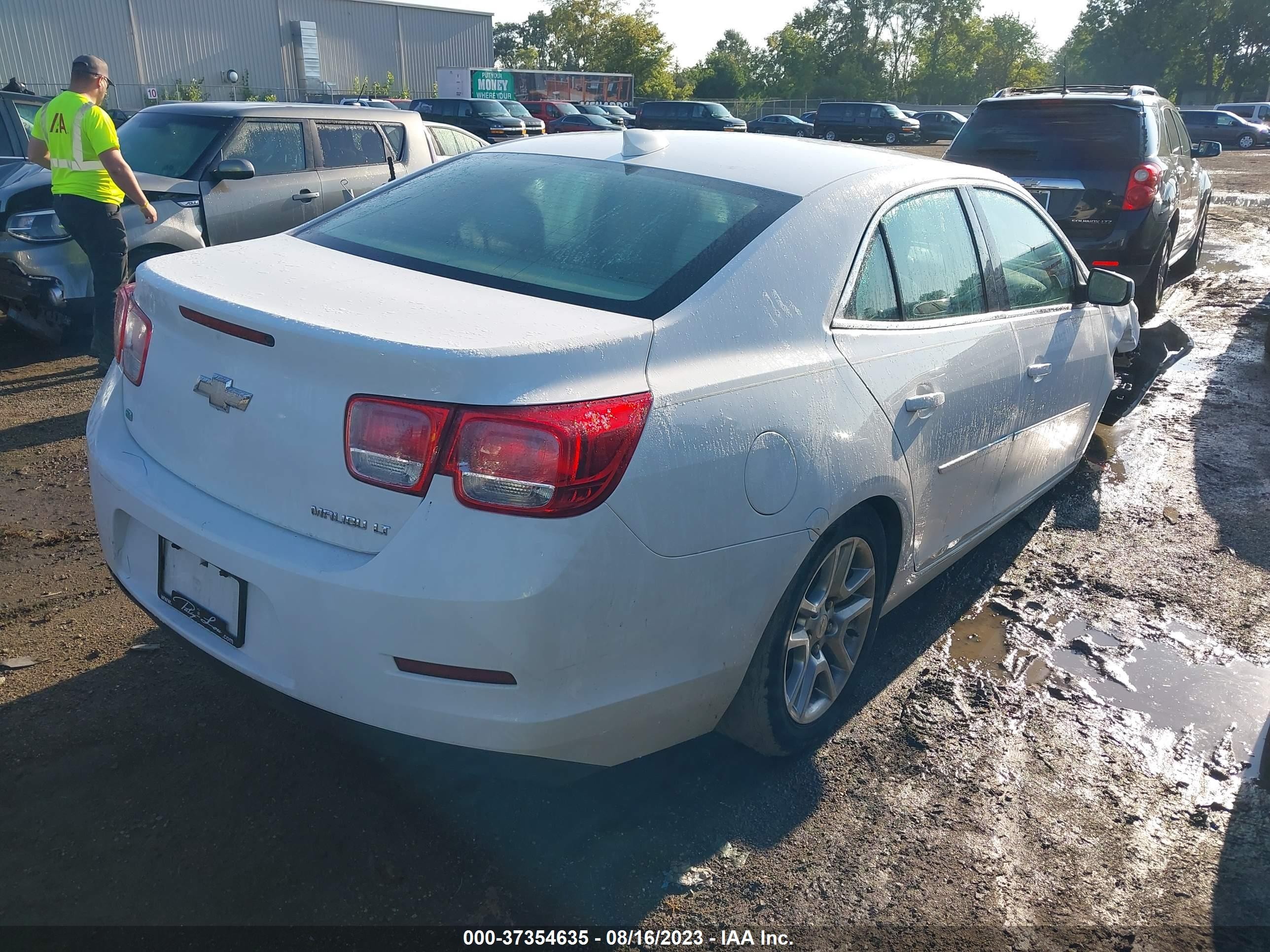 Photo 3 VIN: 1G11C5SL1FF201761 - CHEVROLET MALIBU 