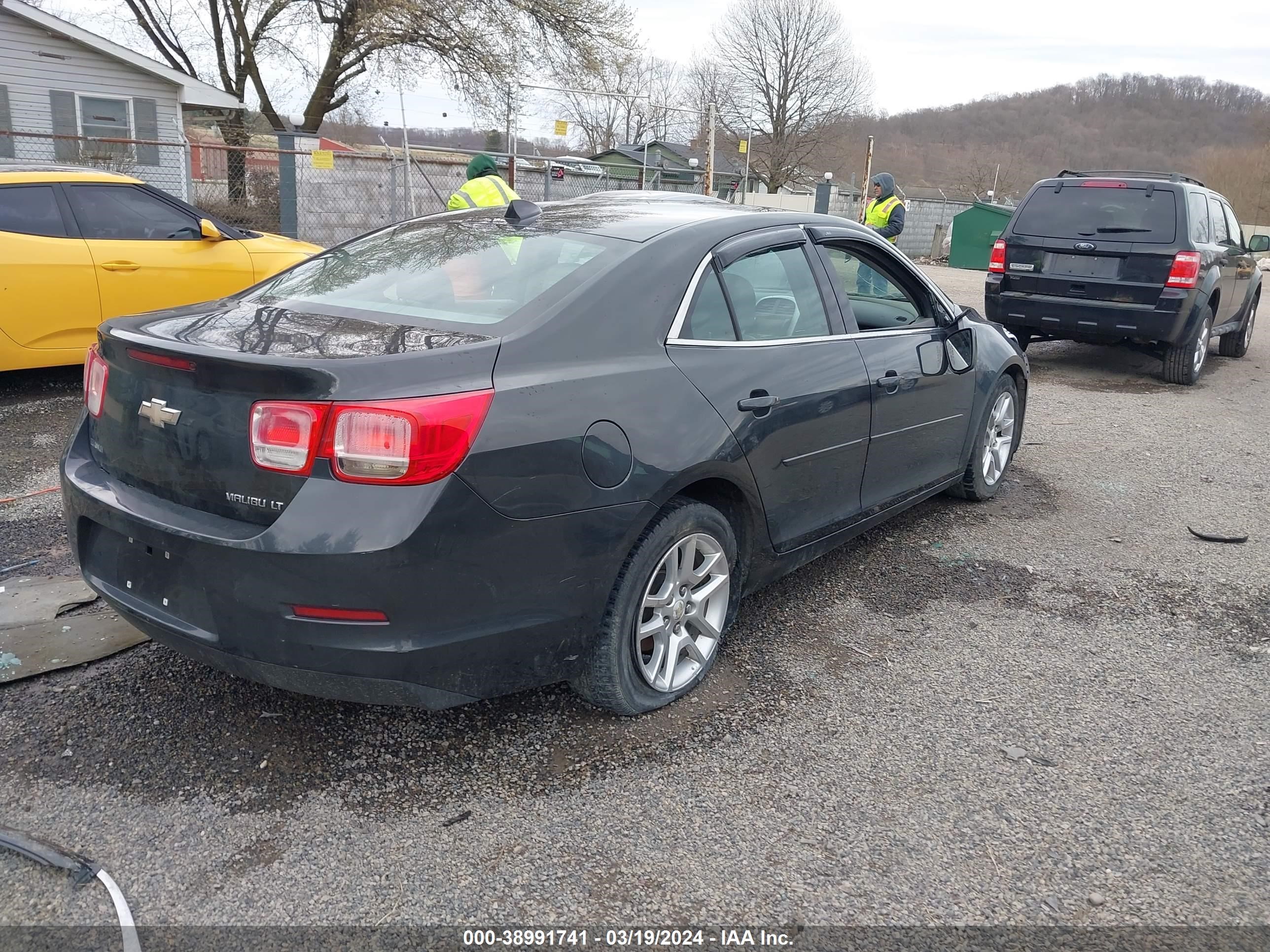 Photo 3 VIN: 1G11C5SL2EF126566 - CHEVROLET MALIBU 