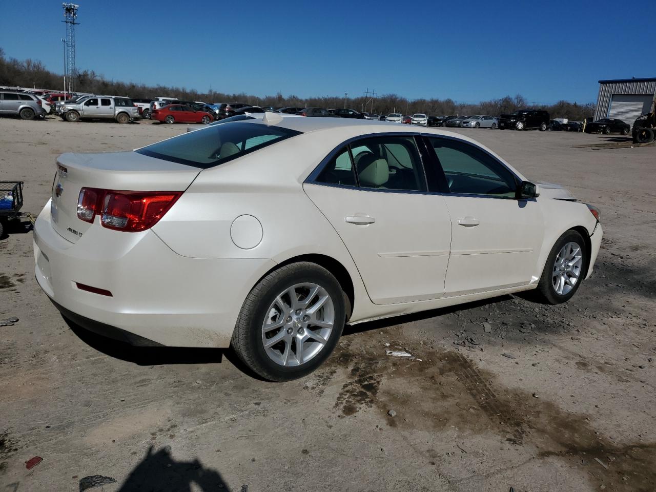 Photo 2 VIN: 1G11C5SL2EF131847 - CHEVROLET MALIBU 