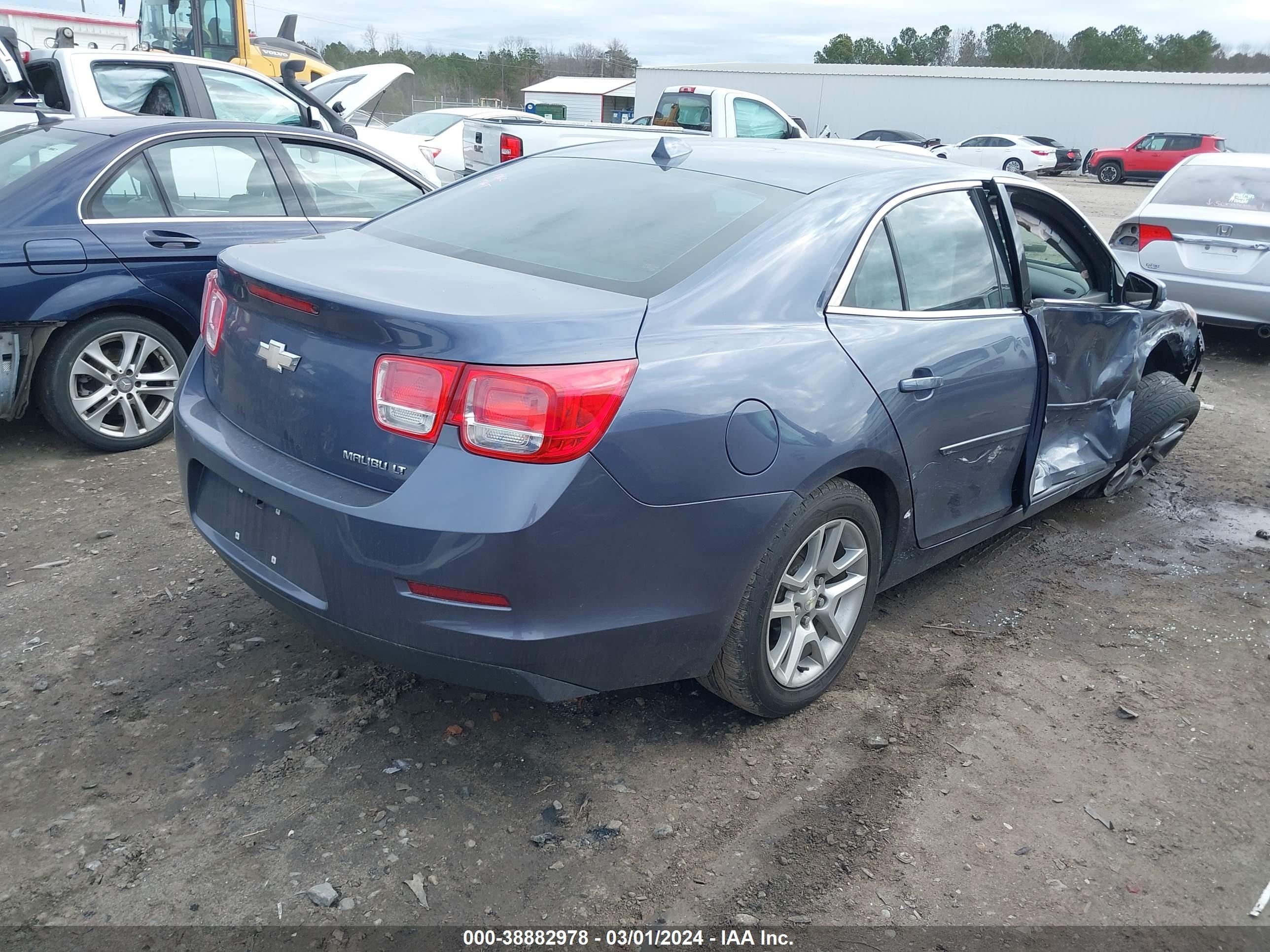 Photo 3 VIN: 1G11C5SL2EF145490 - CHEVROLET MALIBU 