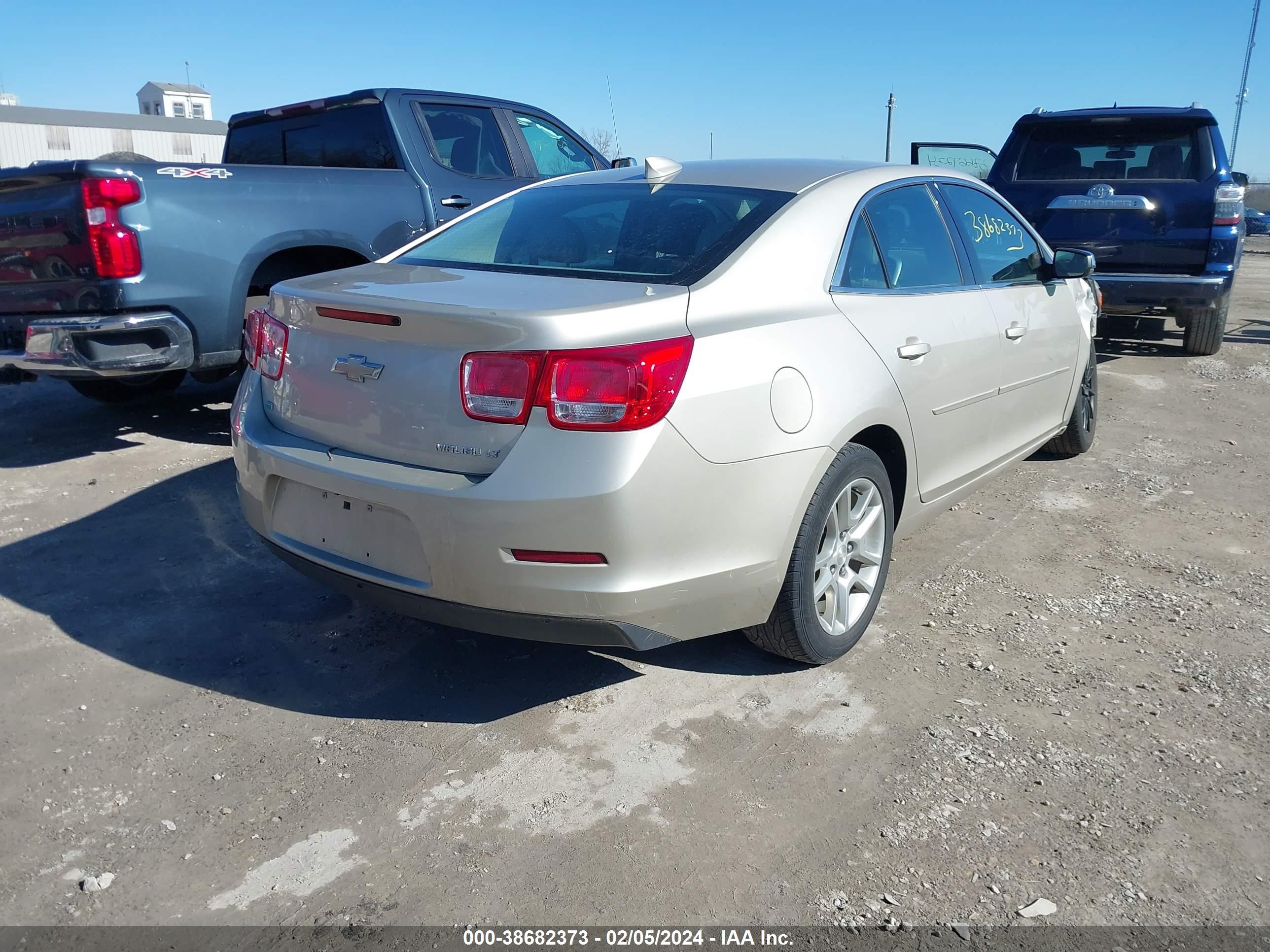 Photo 3 VIN: 1G11C5SL2FF316191 - CHEVROLET MALIBU 