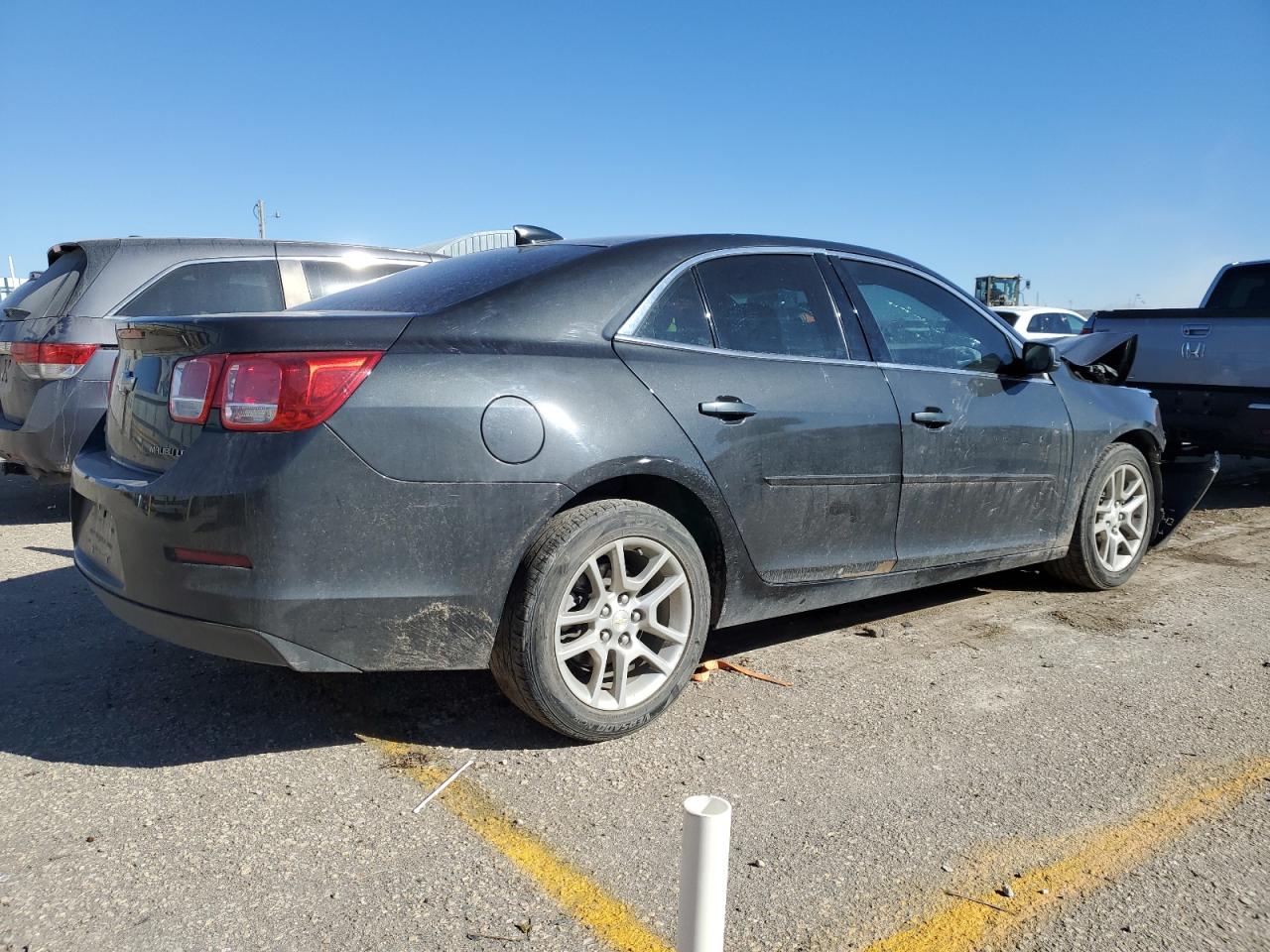 Photo 2 VIN: 1G11C5SL3FF104240 - CHEVROLET MALIBU 