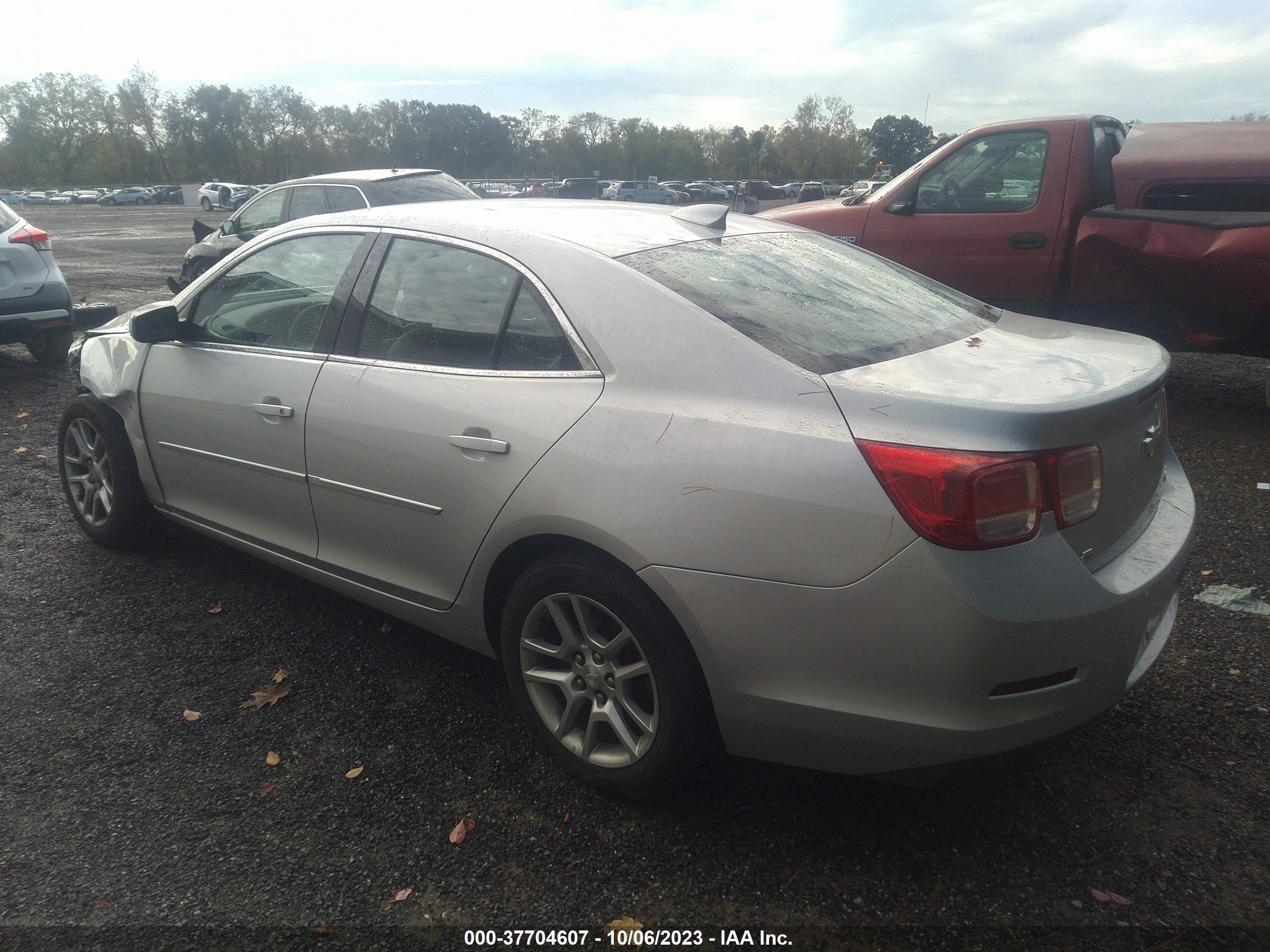 Photo 2 VIN: 1G11C5SL3FF107090 - CHEVROLET MALIBU 