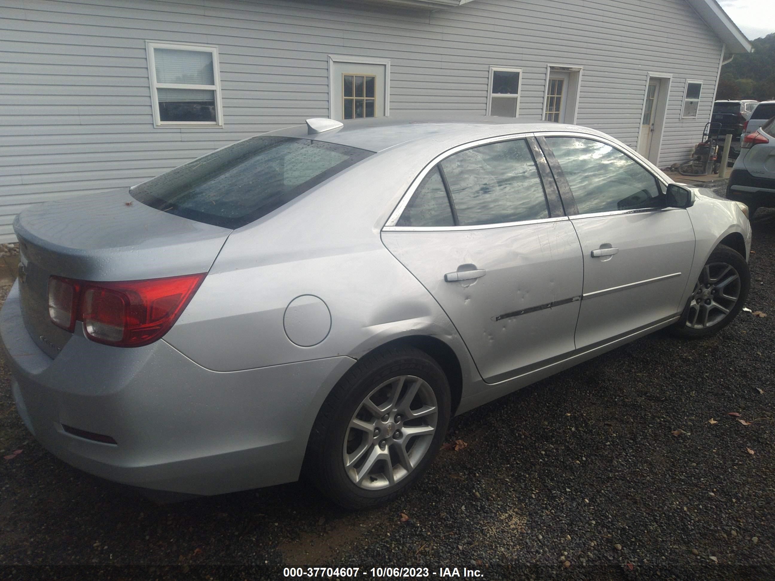 Photo 3 VIN: 1G11C5SL3FF107090 - CHEVROLET MALIBU 