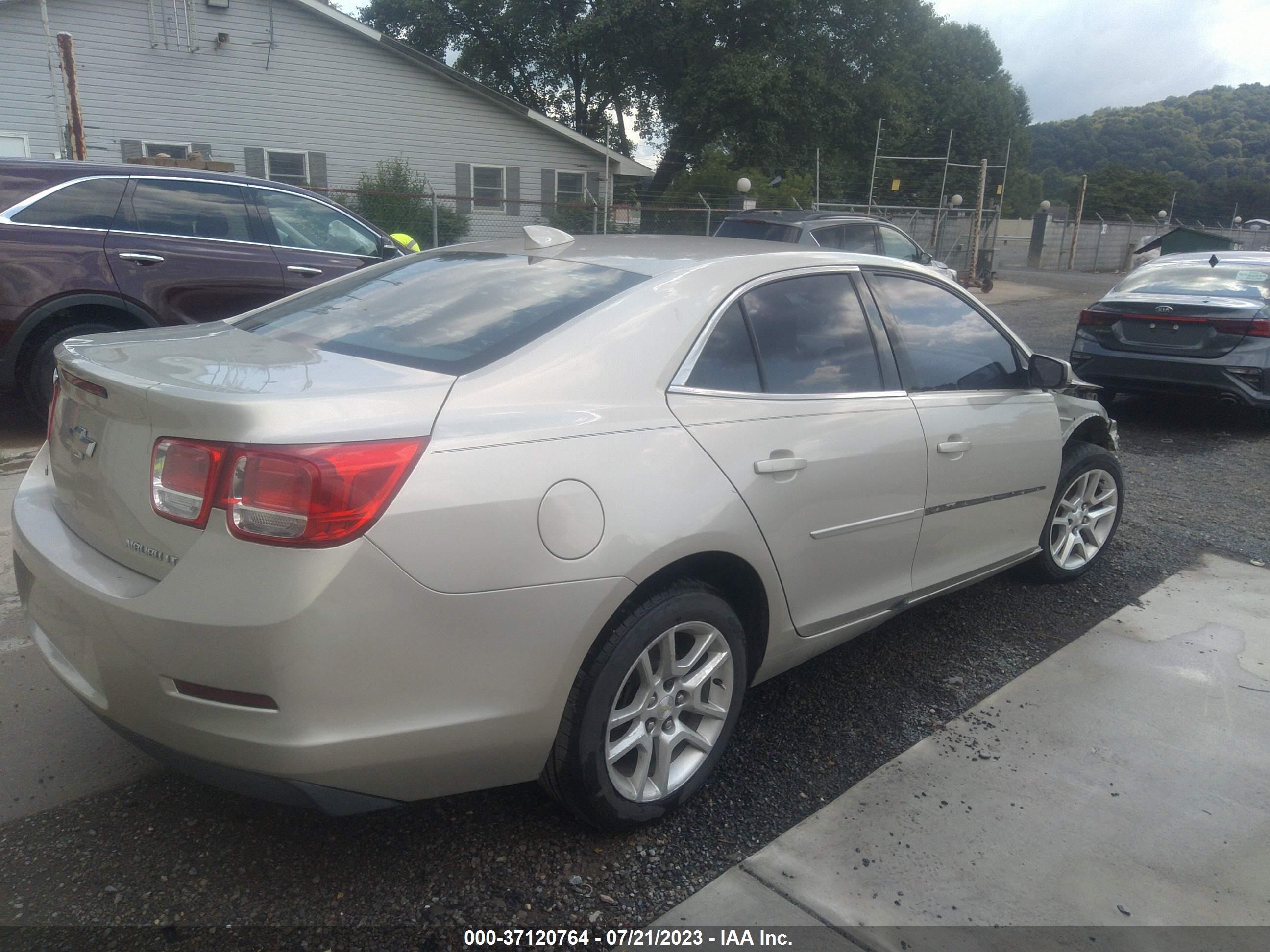 Photo 3 VIN: 1G11C5SL4FF188424 - CHEVROLET MALIBU 