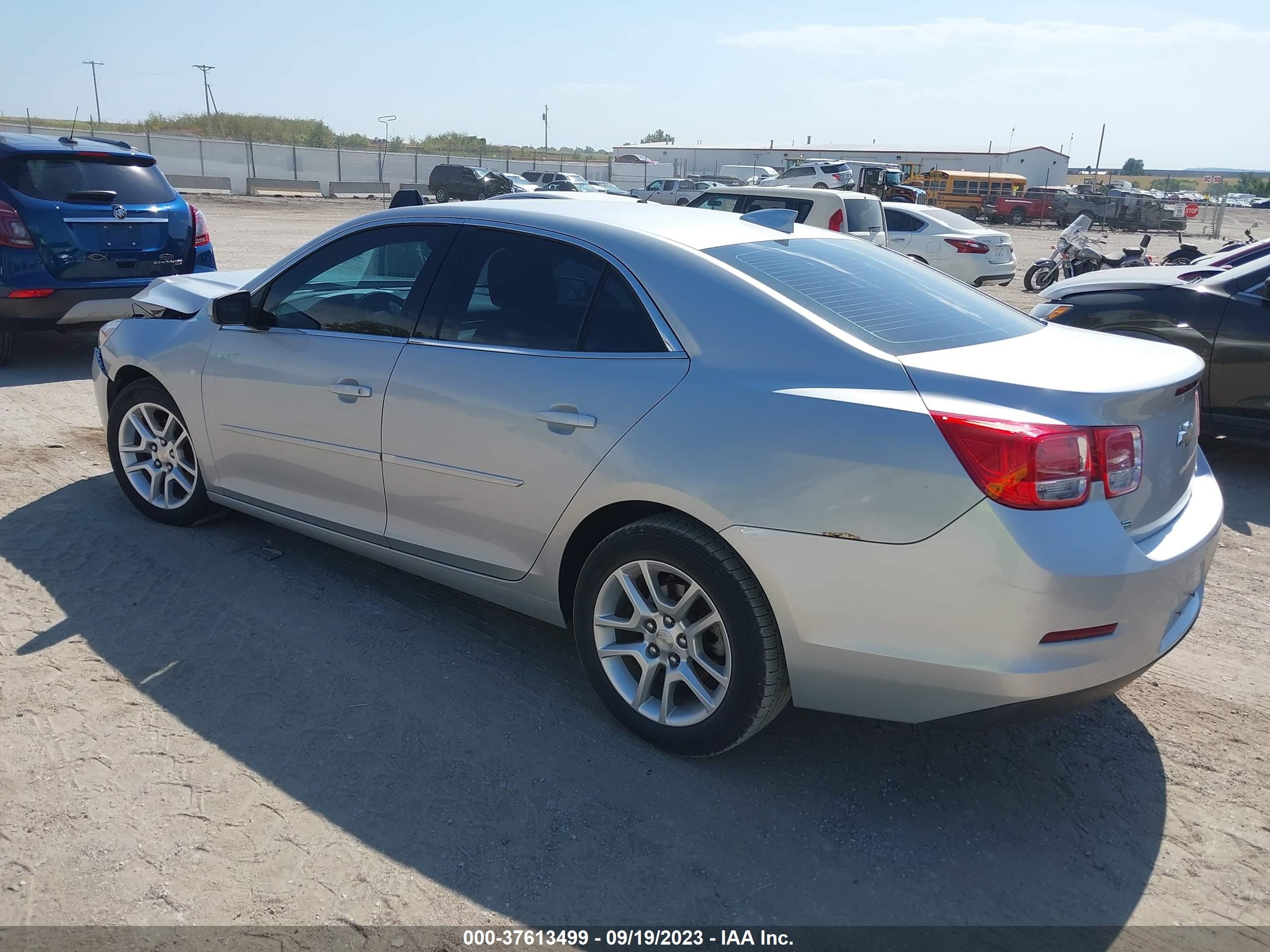 Photo 2 VIN: 1G11C5SL5FF249196 - CHEVROLET MALIBU 