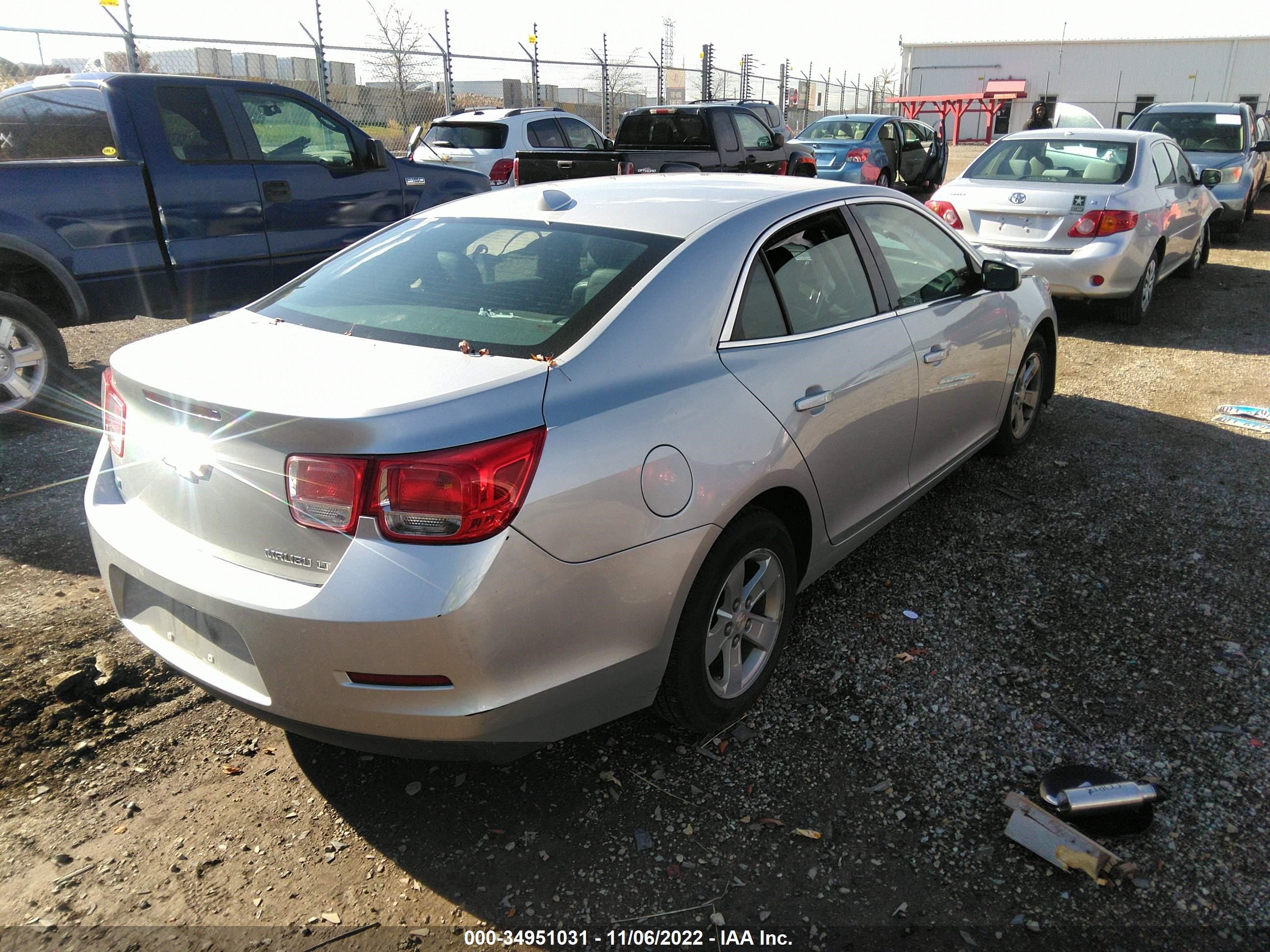 Photo 3 VIN: 1G11C5SL7EF290234 - CHEVROLET MALIBU 