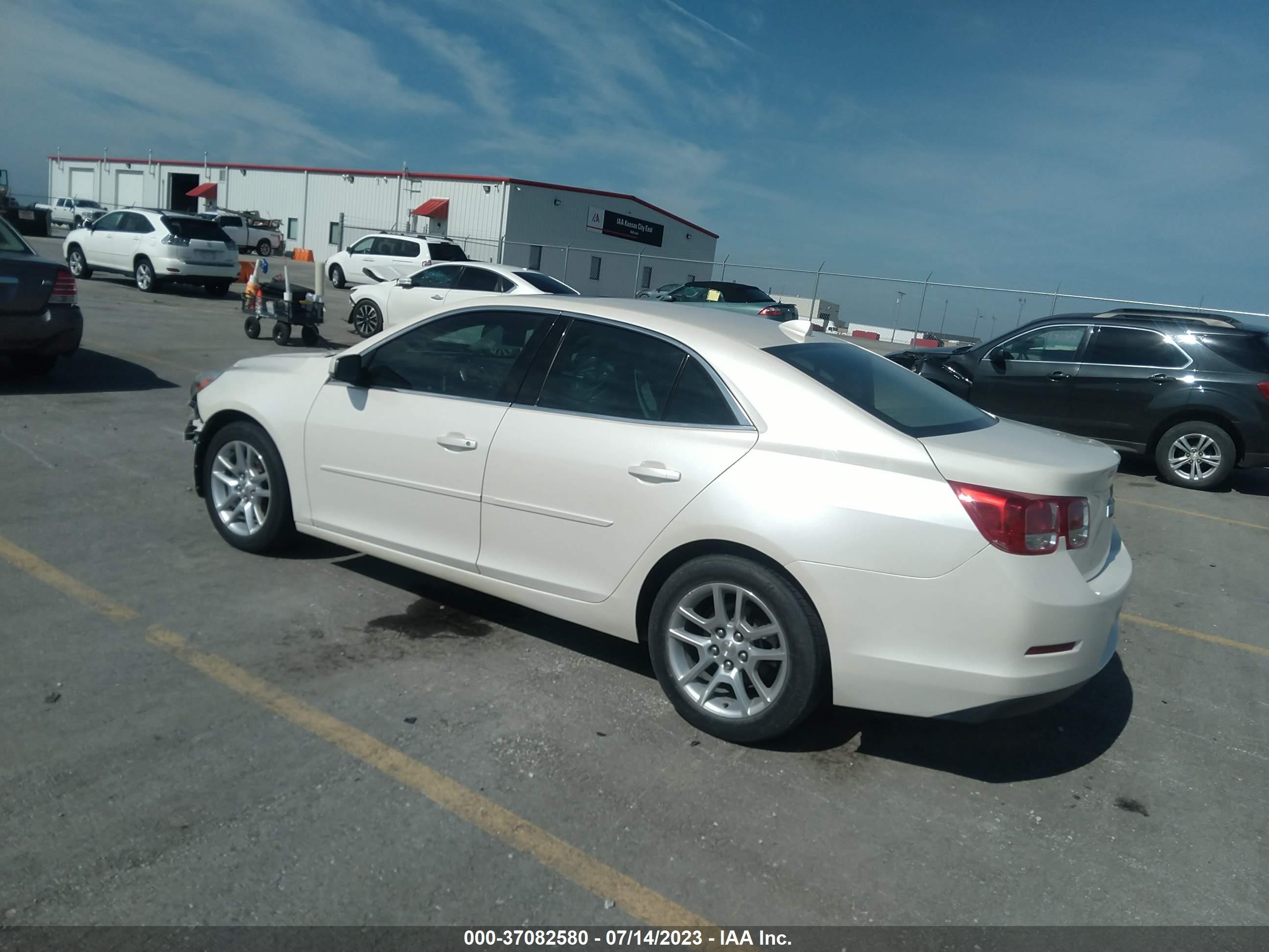 Photo 2 VIN: 1G11C5SL8EF184570 - CHEVROLET MALIBU 