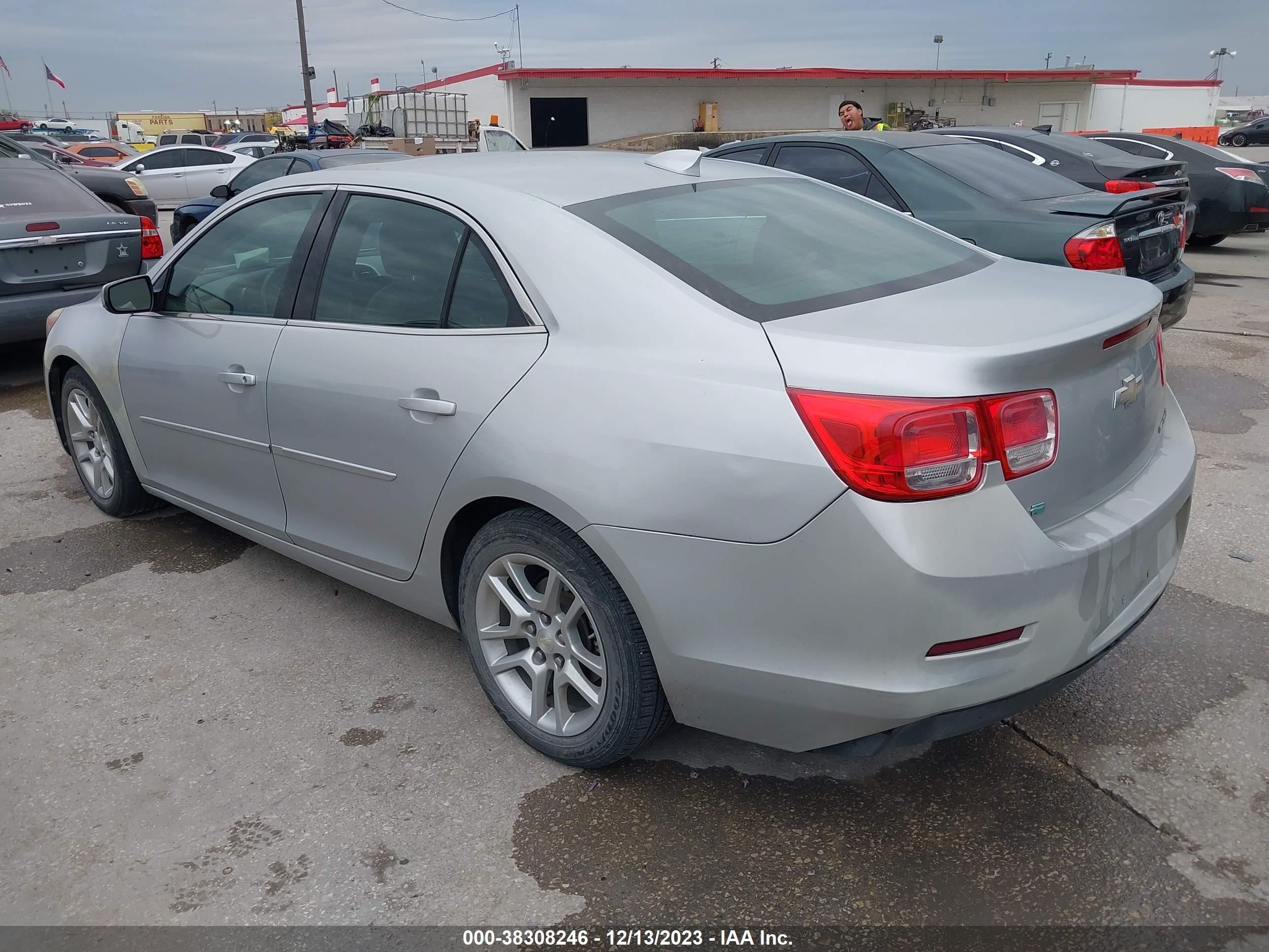 Photo 2 VIN: 1G11C5SL8FF305096 - CHEVROLET MALIBU 