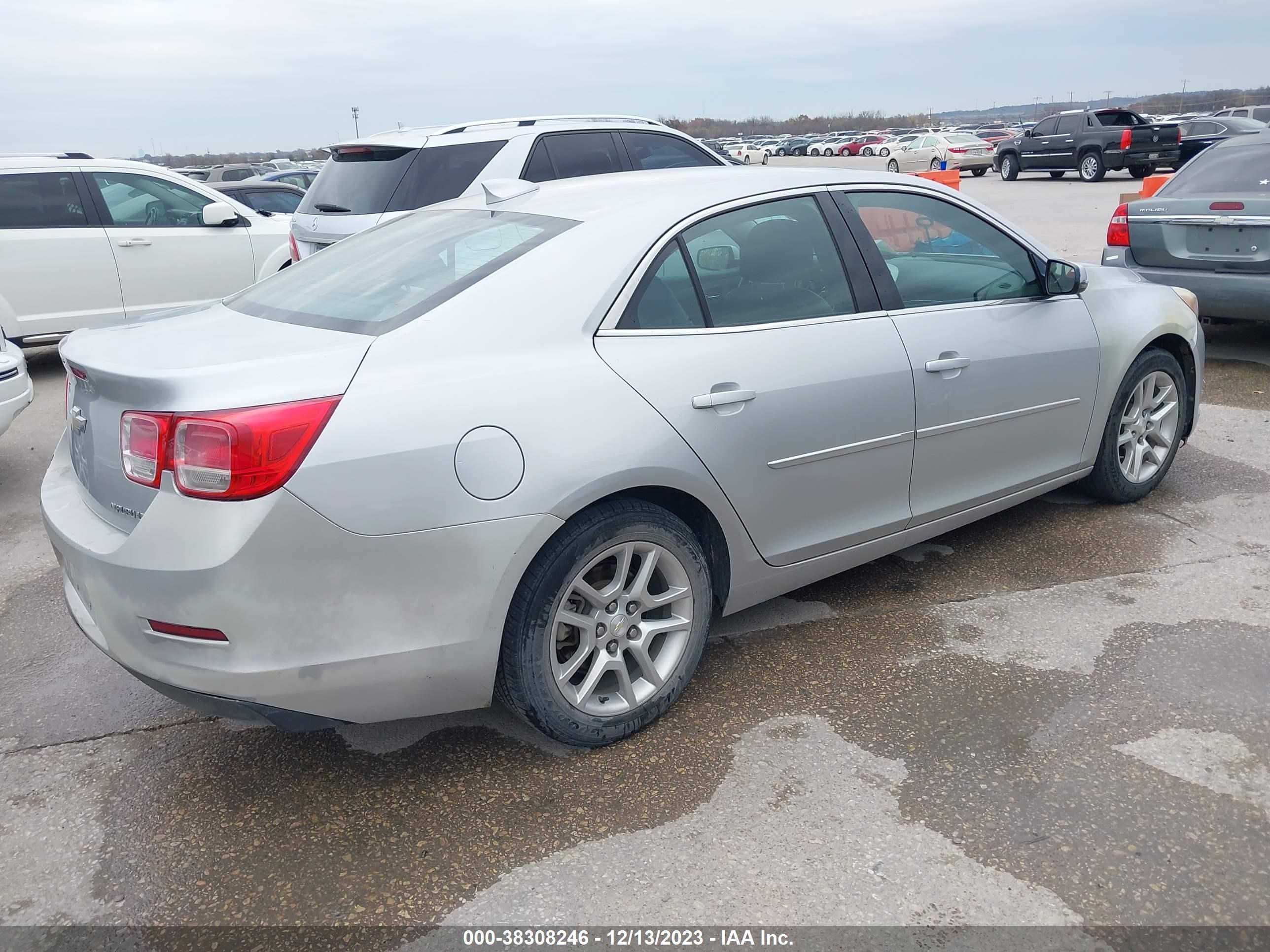 Photo 3 VIN: 1G11C5SL8FF305096 - CHEVROLET MALIBU 