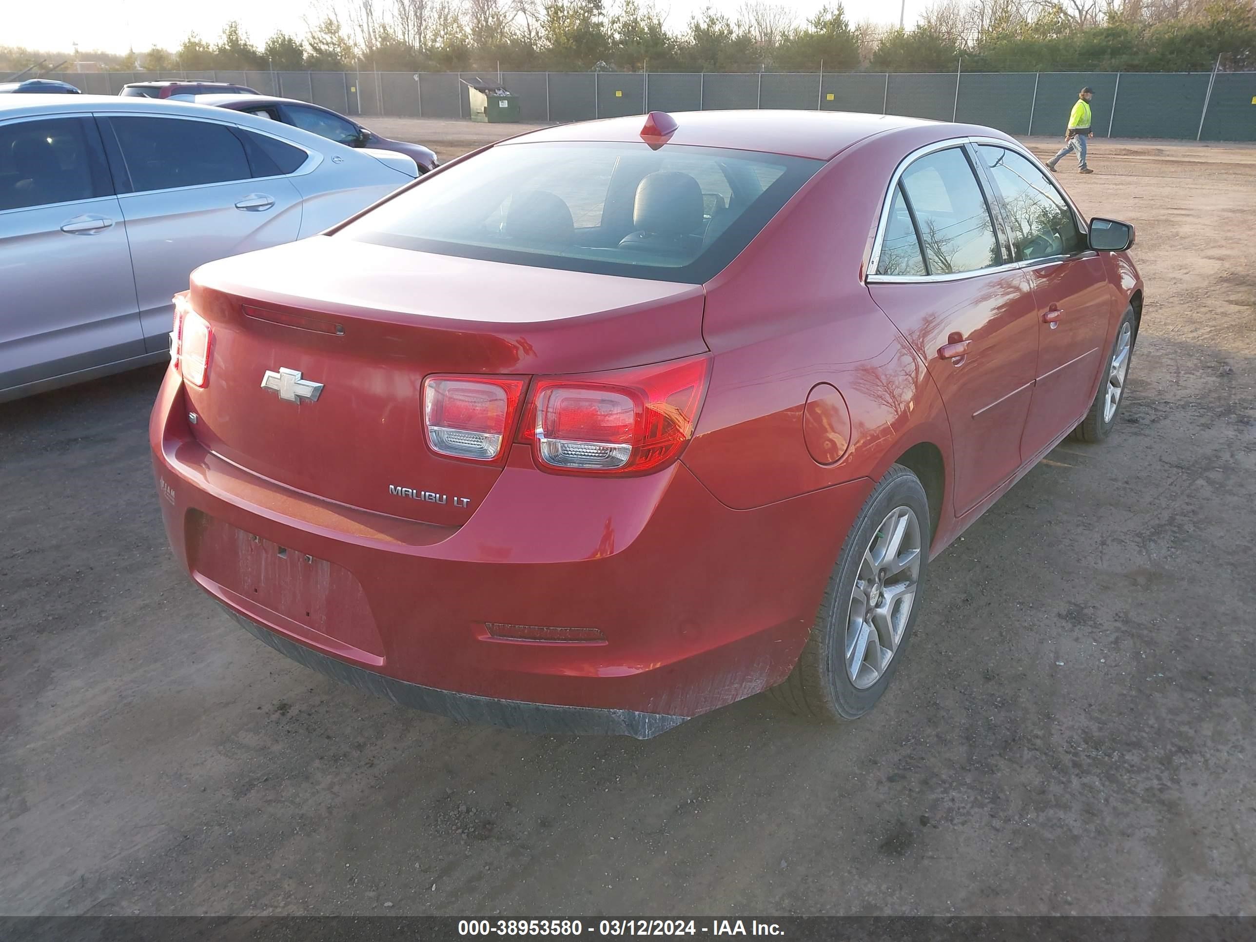 Photo 3 VIN: 1G11C5SL9EF242301 - CHEVROLET MALIBU 