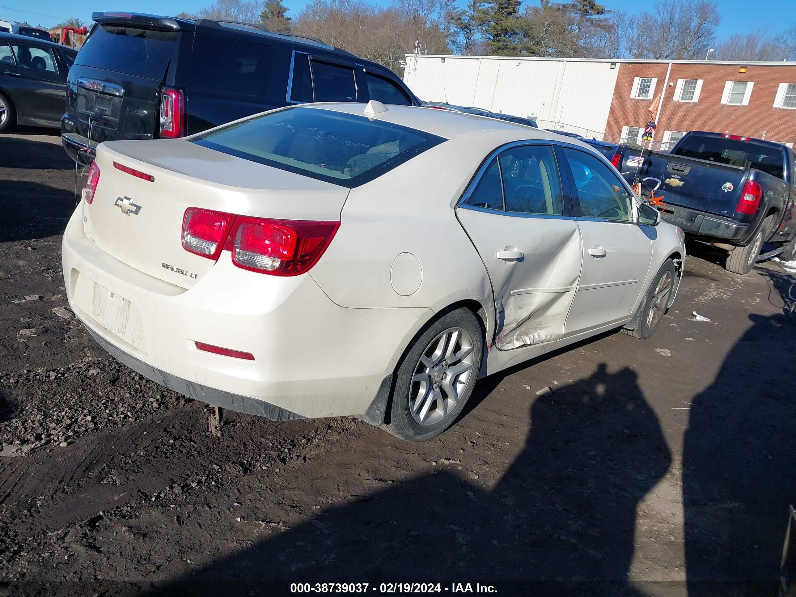 Photo 3 VIN: 1G11C5SLXEF267238 - CHEVROLET MALIBU 