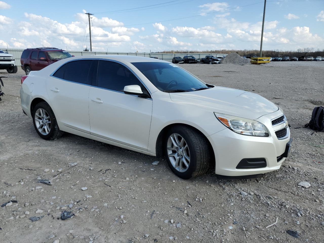 Photo 3 VIN: 1G11D5RR0DF117144 - CHEVROLET MALIBU 