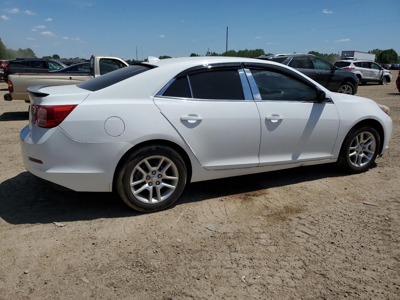 Photo 2 VIN: 1G11D5RR5DF113252 - CHEVROLET MALIBU 