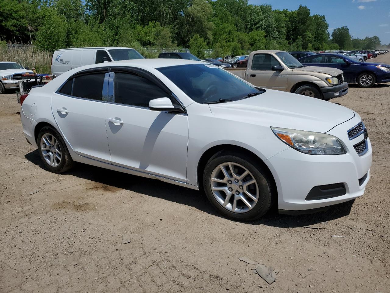 Photo 3 VIN: 1G11D5RR5DF113252 - CHEVROLET MALIBU 