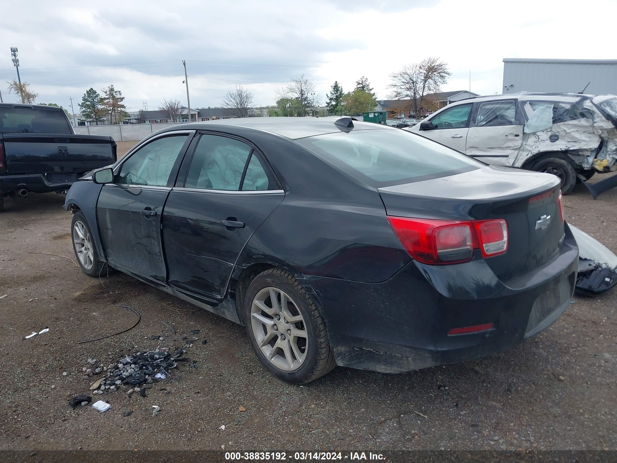 Photo 2 VIN: 1G11D5SR3DF340434 - CHEVROLET MALIBU 