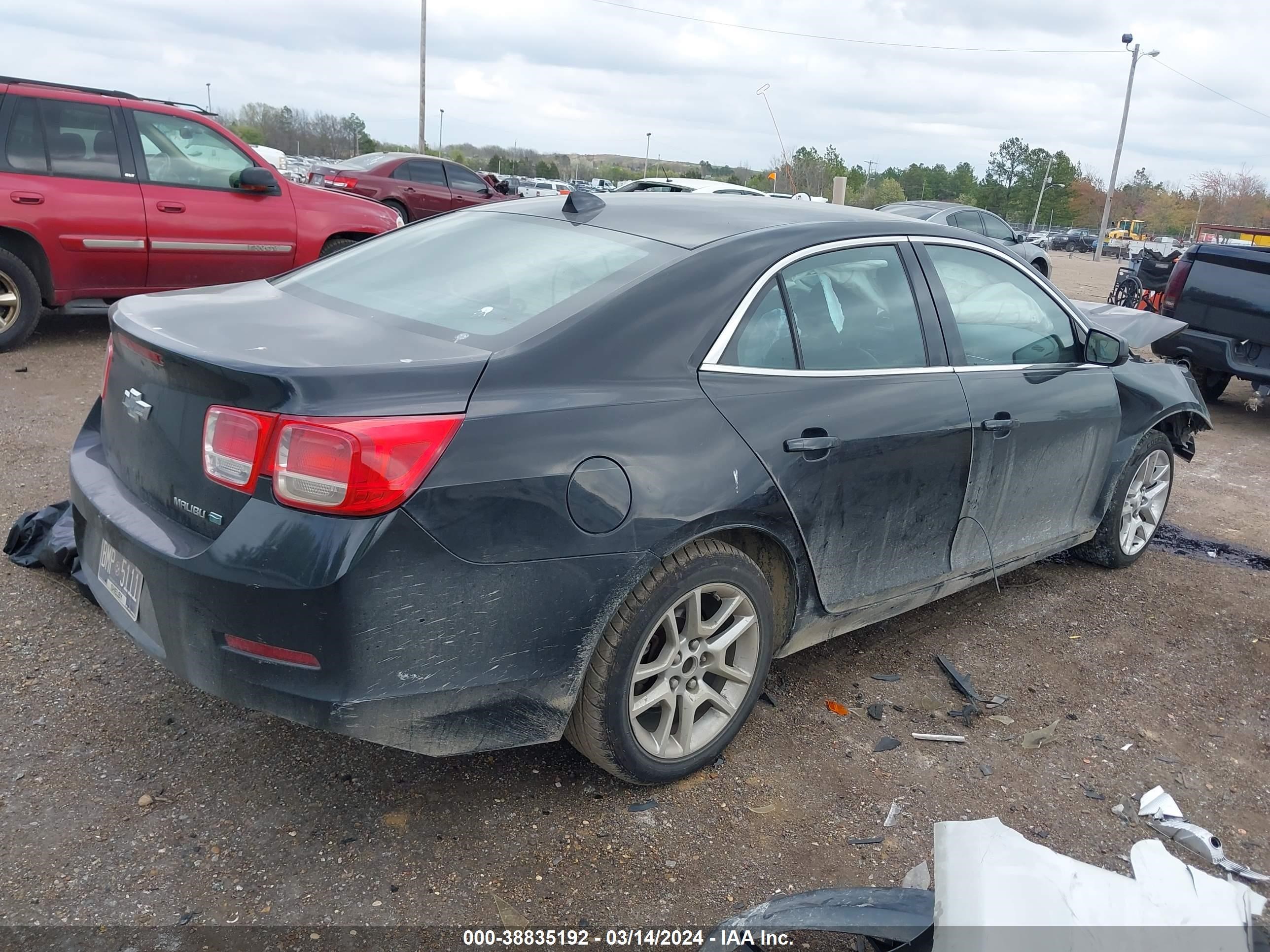 Photo 3 VIN: 1G11D5SR3DF340434 - CHEVROLET MALIBU 