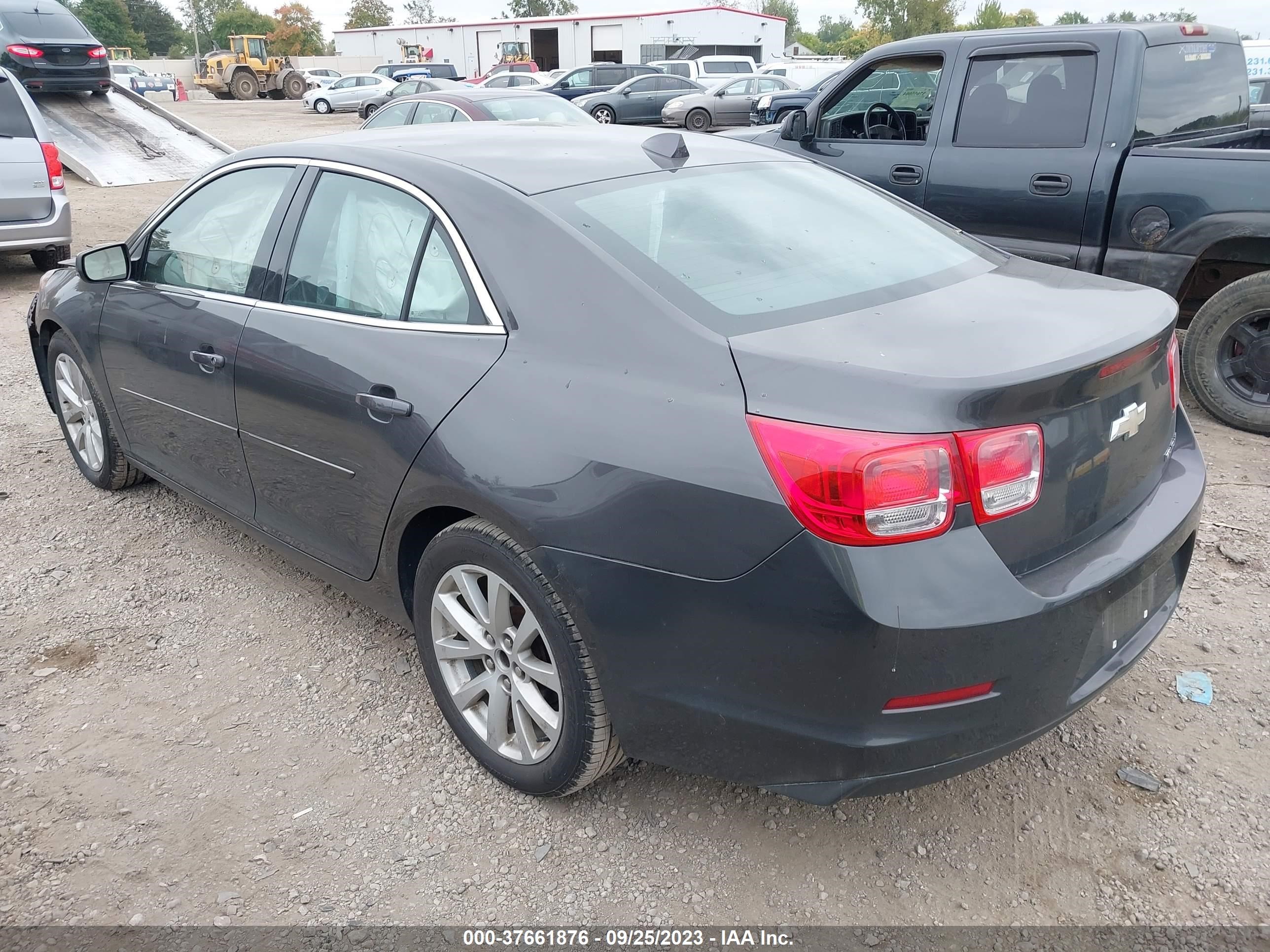 Photo 2 VIN: 1G11E5SA1DF194977 - CHEVROLET MALIBU 