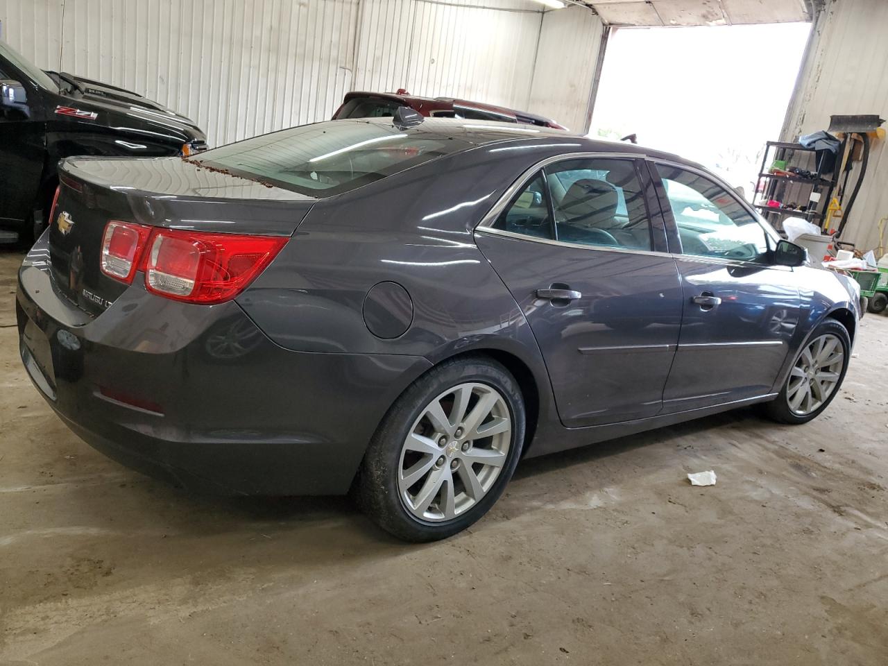 Photo 2 VIN: 1G11E5SA2DF315841 - CHEVROLET MALIBU 