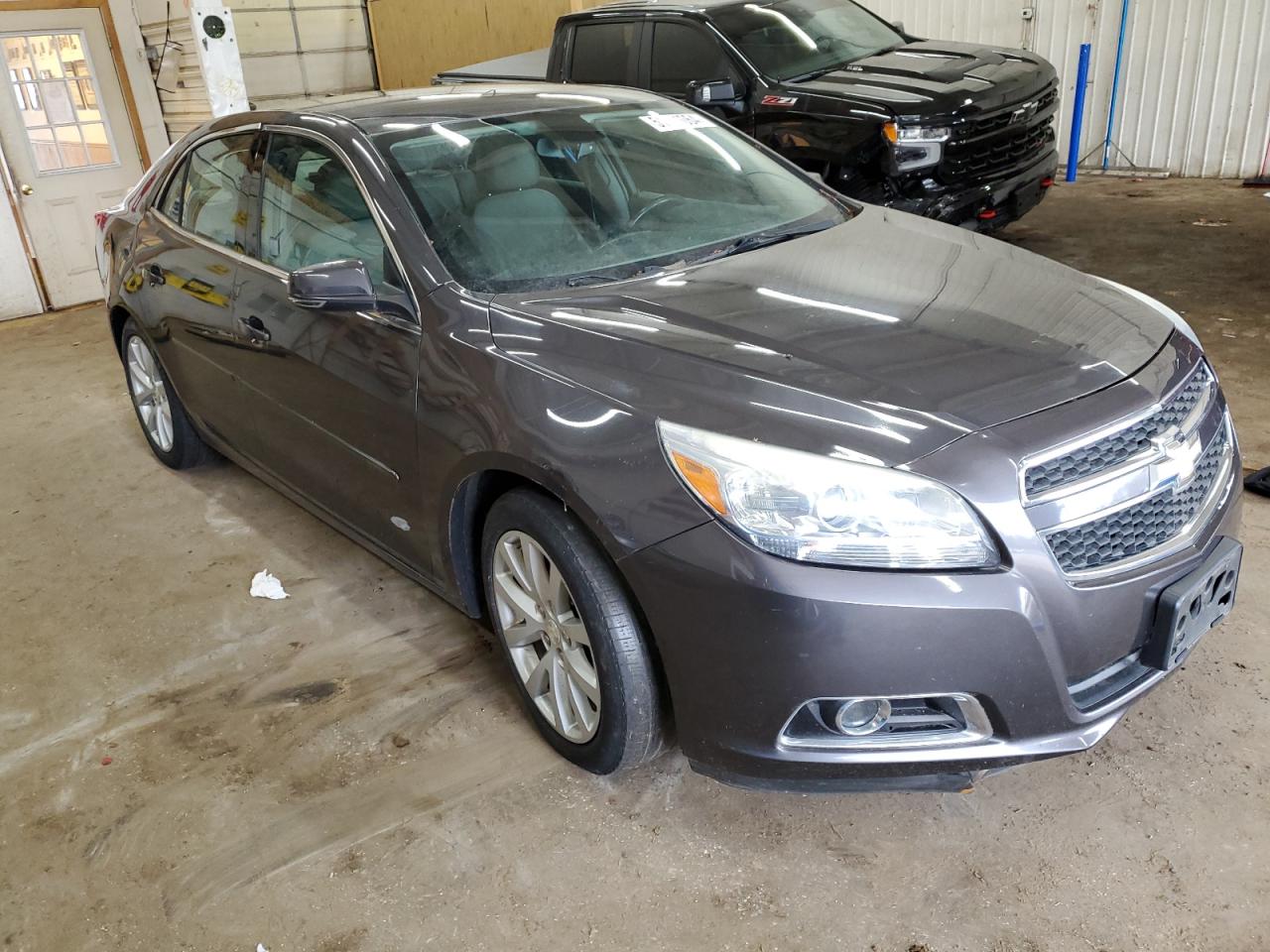 Photo 3 VIN: 1G11E5SA2DF315841 - CHEVROLET MALIBU 