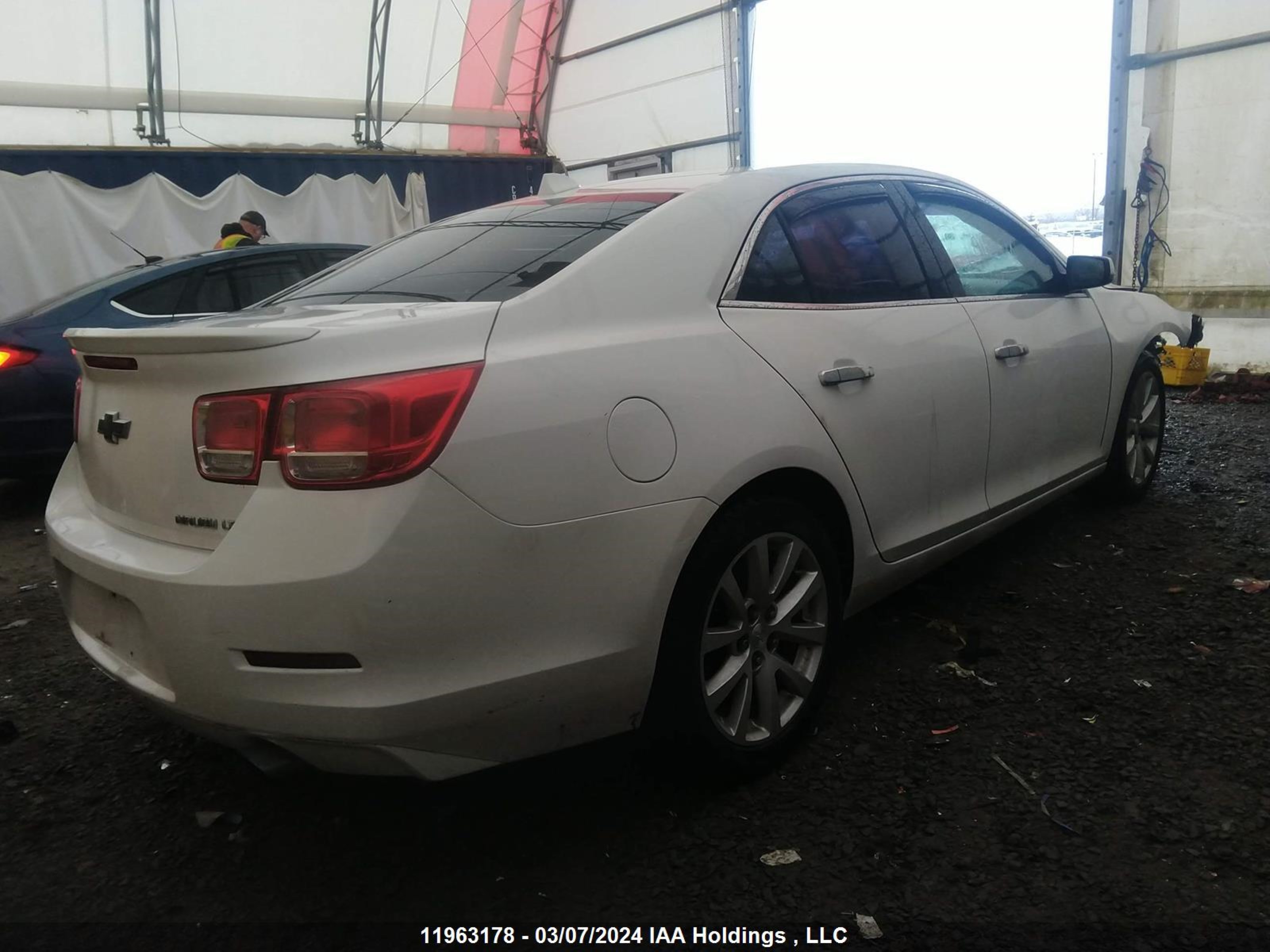 Photo 3 VIN: 1G11E5SA4DF291350 - CHEVROLET MALIBU 