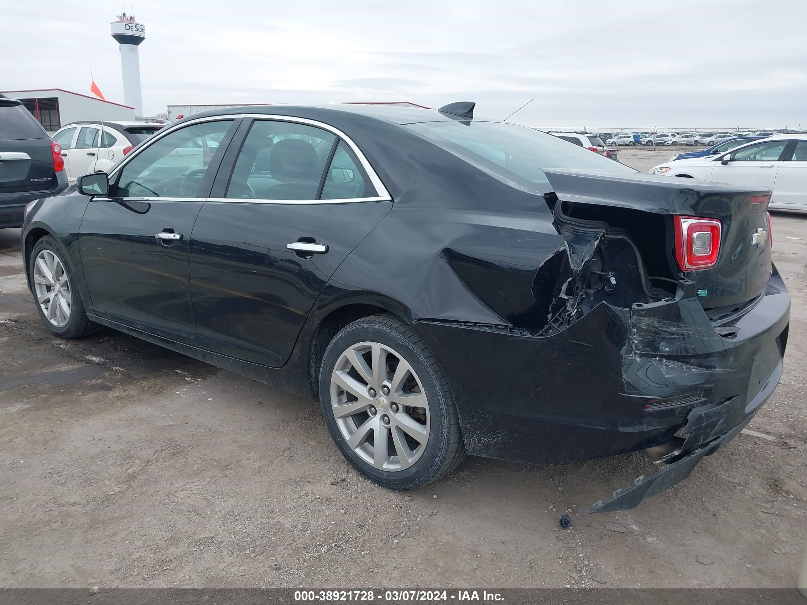 Photo 2 VIN: 1G11E5SA4GU114930 - CHEVROLET MALIBU 