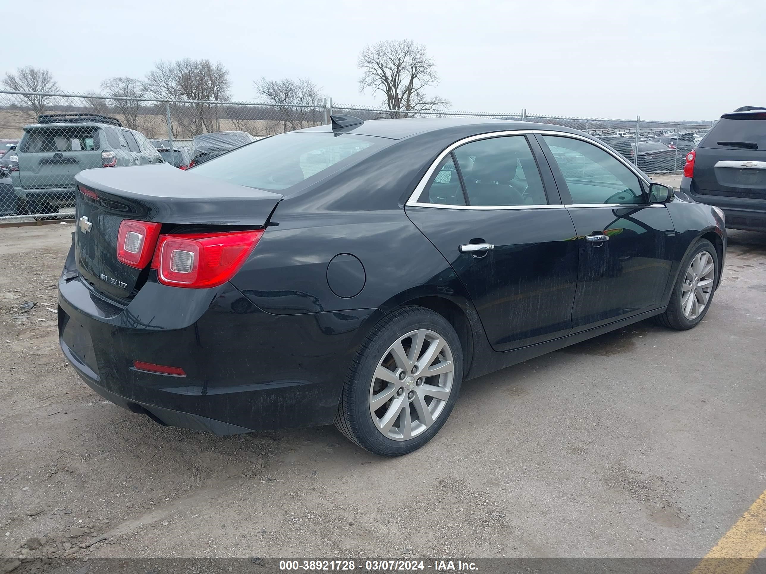 Photo 3 VIN: 1G11E5SA4GU114930 - CHEVROLET MALIBU 