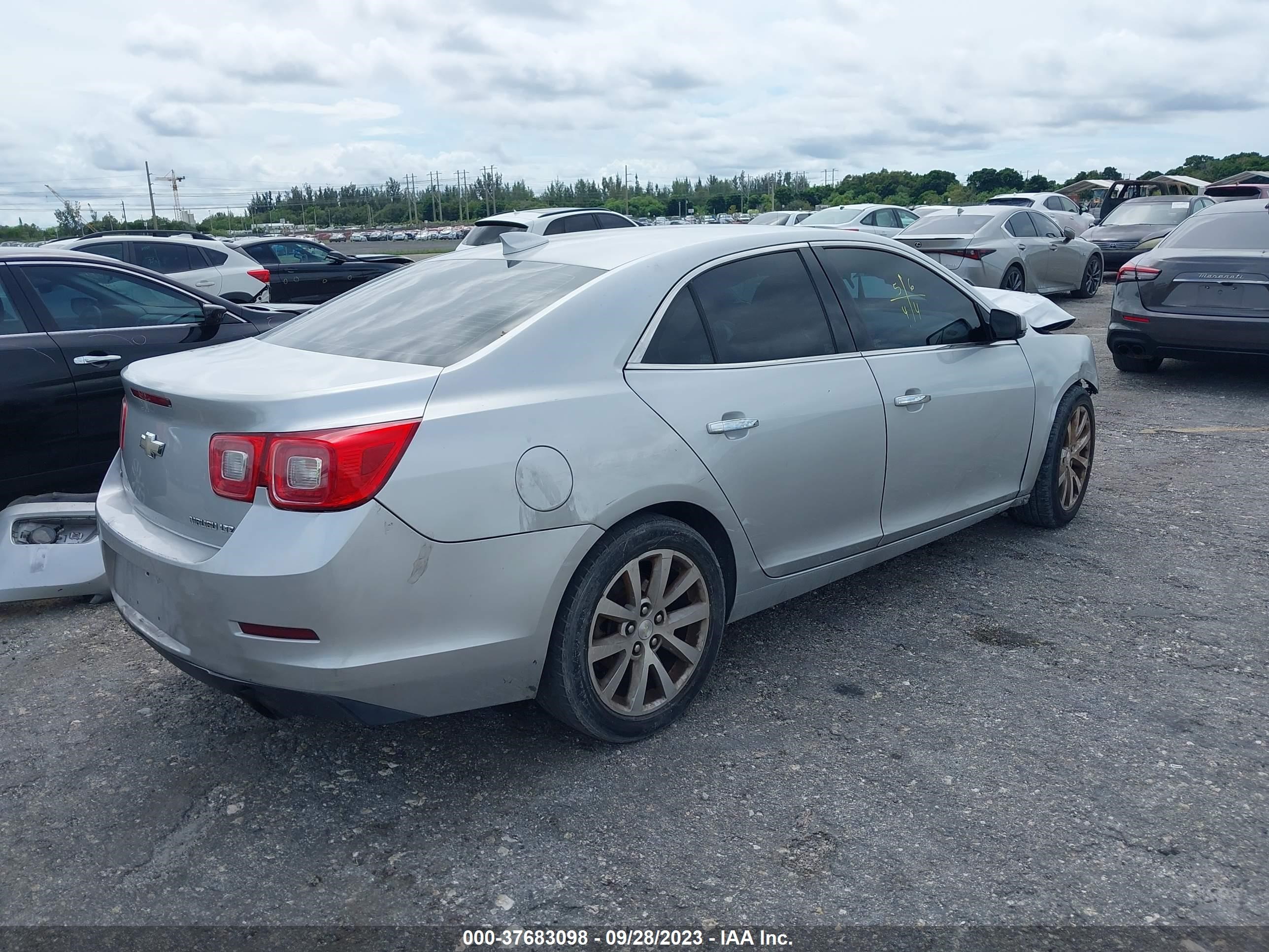 Photo 3 VIN: 1G11E5SA6GF155810 - CHEVROLET MALIBU 