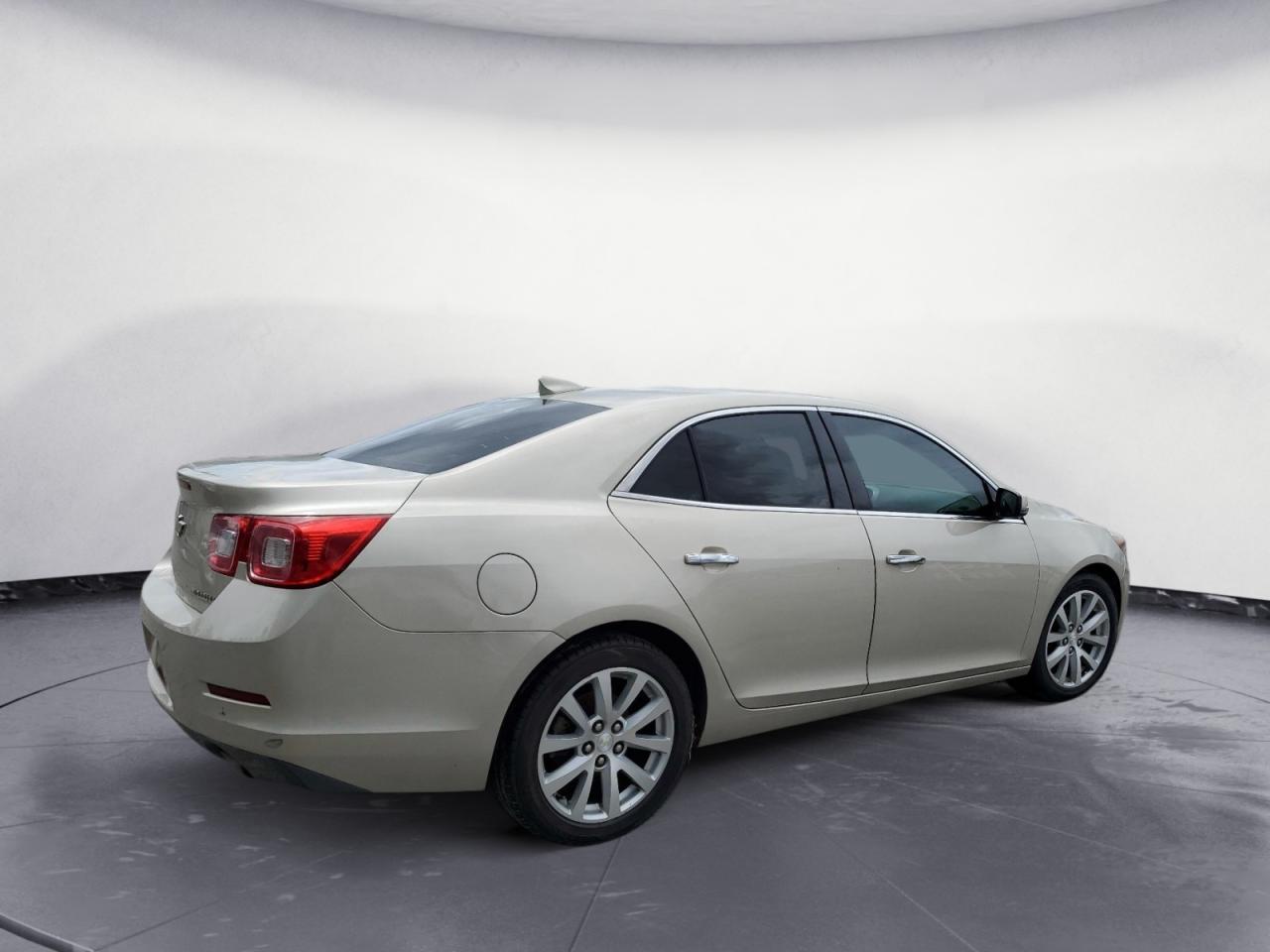 Photo 2 VIN: 1G11E5SA8GF141150 - CHEVROLET MALIBU 