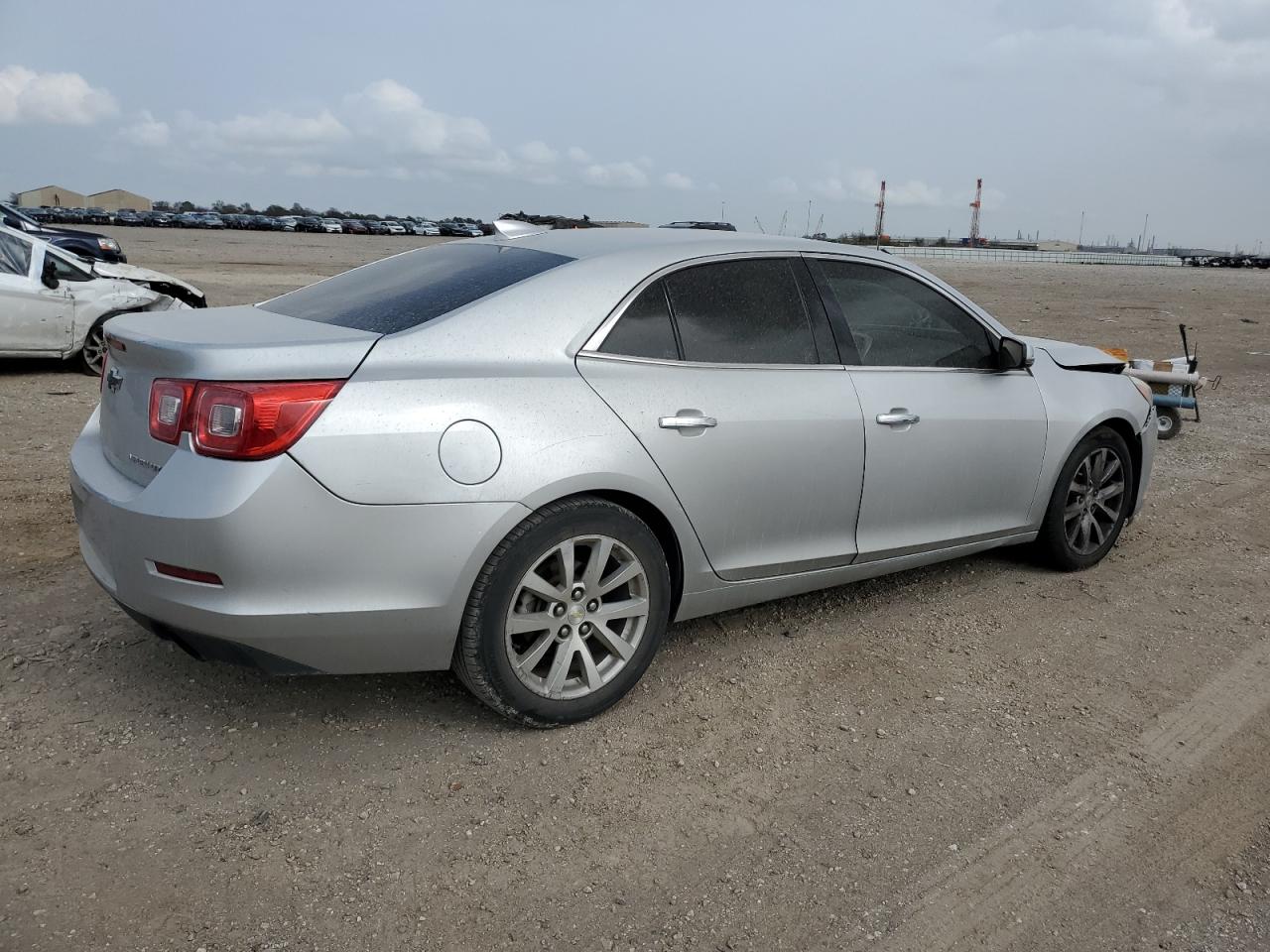 Photo 2 VIN: 1G11E5SA8GF168915 - CHEVROLET MALIBU 