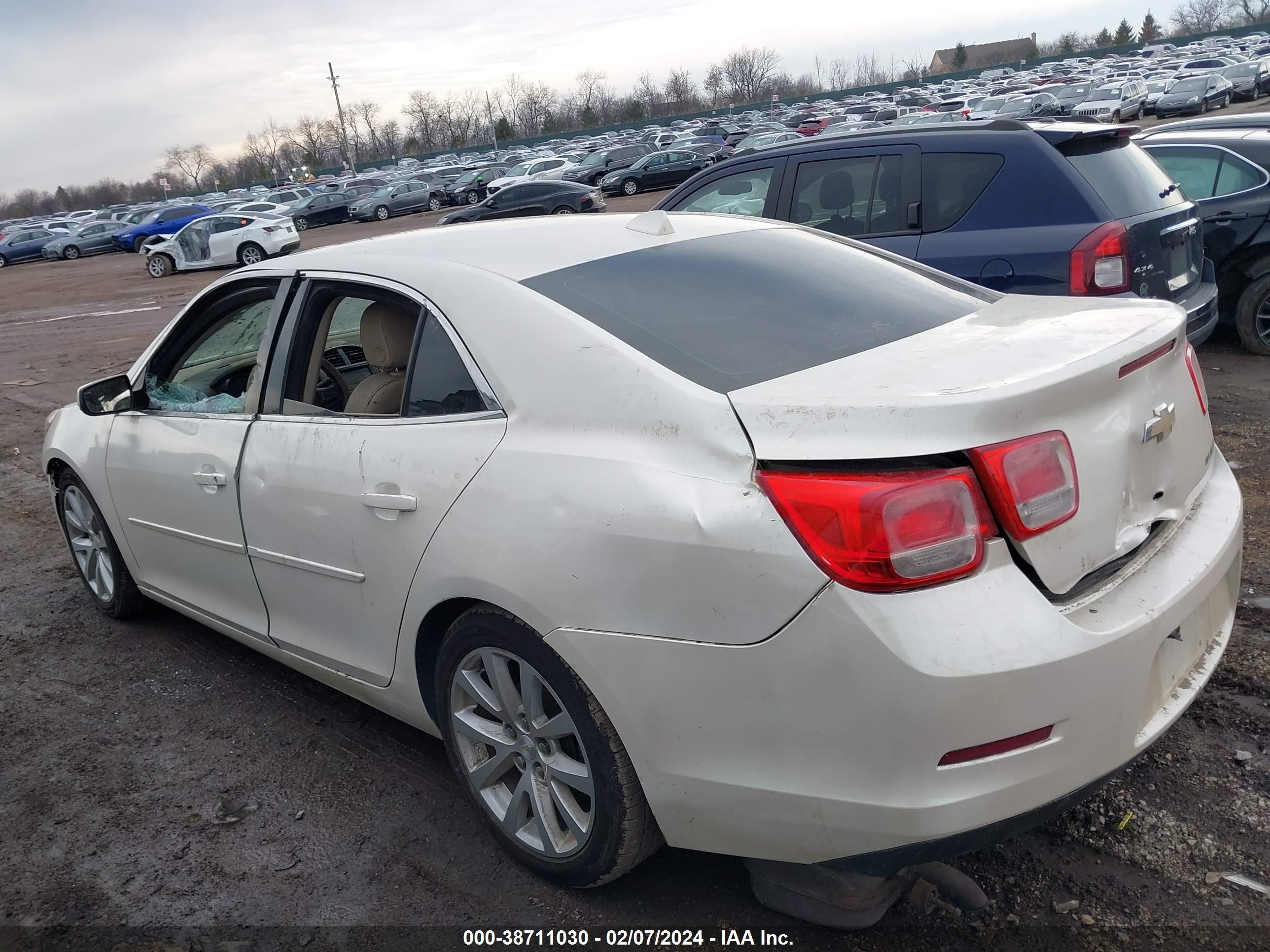 Photo 2 VIN: 1G11E5SAXDF180320 - CHEVROLET MALIBU 